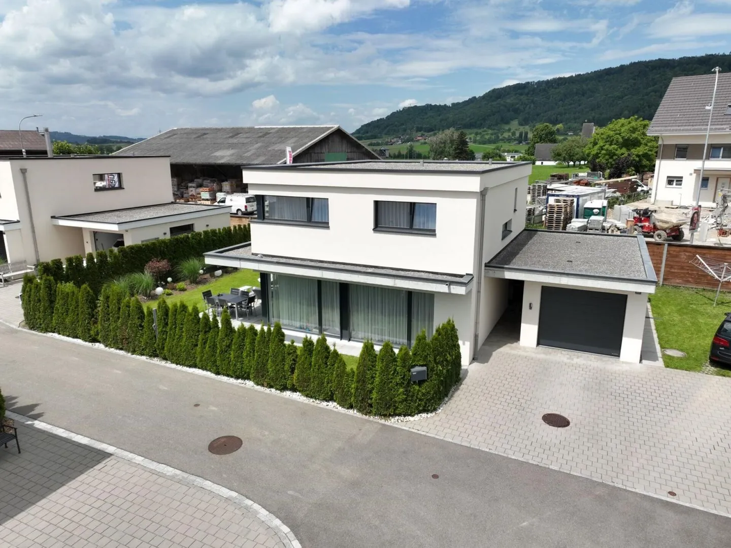 Top modern single-family house with garage - Photo 1 of 9