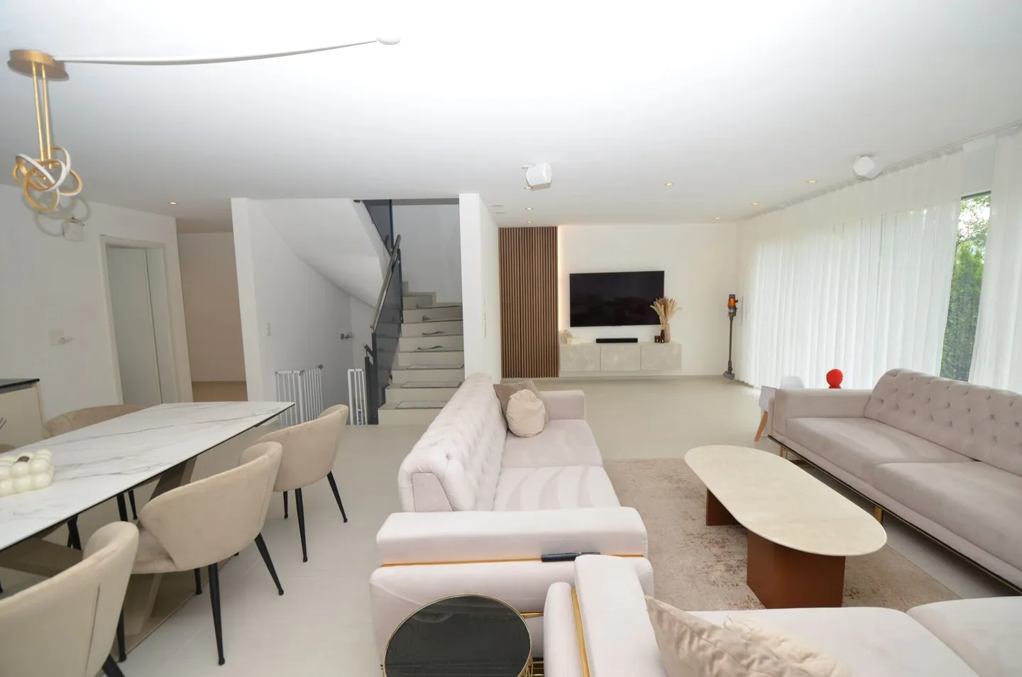 Top modern single-family house with garage - Photo 3 of 9