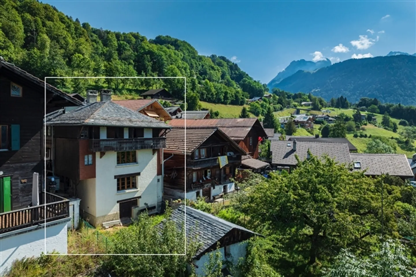 Dorfhaus mit 2 Wohnungen auf einem dominanten Grundstück in Les Posses-sur-Bex - Foto 1 von 7