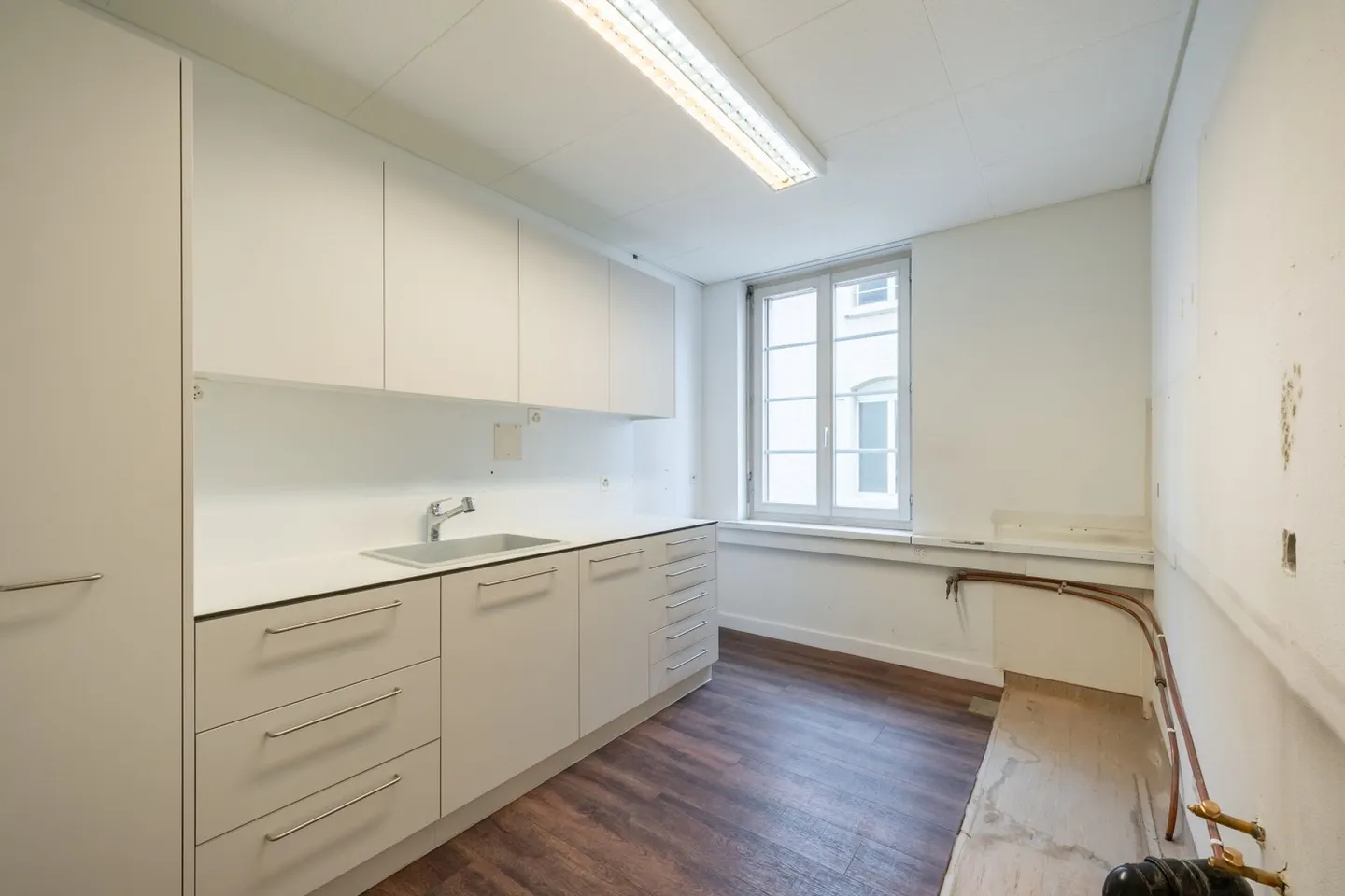 Environ 120 m2 de bureaux / salles de pratique dans la vieille ville d'Aarau - Photo 1 sur 10