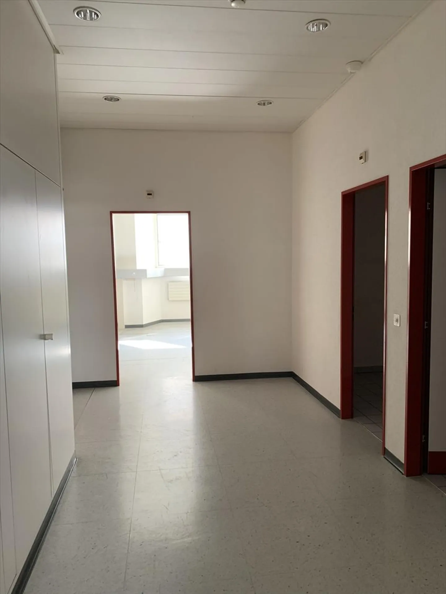 Close to the CFF train station in Montreux, offices on the 2nd floor... - Photo 4 of 10