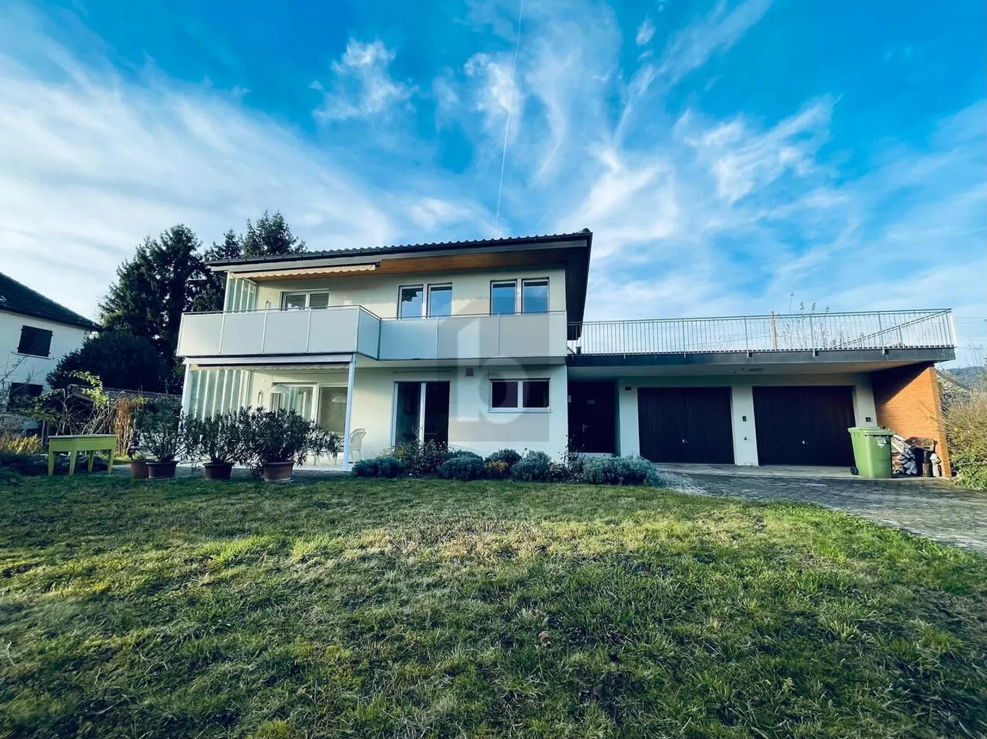 SUNNY LOCATION WITH LARGE GARDEN - Photo 1 of 6