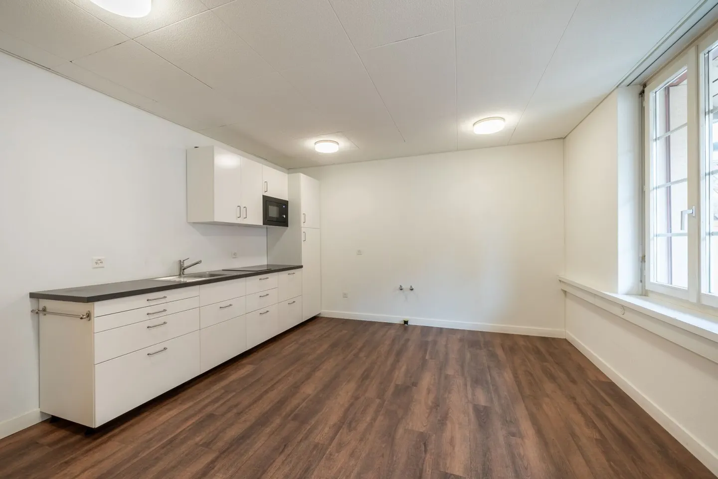 Environ 120 m2 de bureaux / salles de pratique dans la vieille ville d'Aarau - Photo 4 sur 10