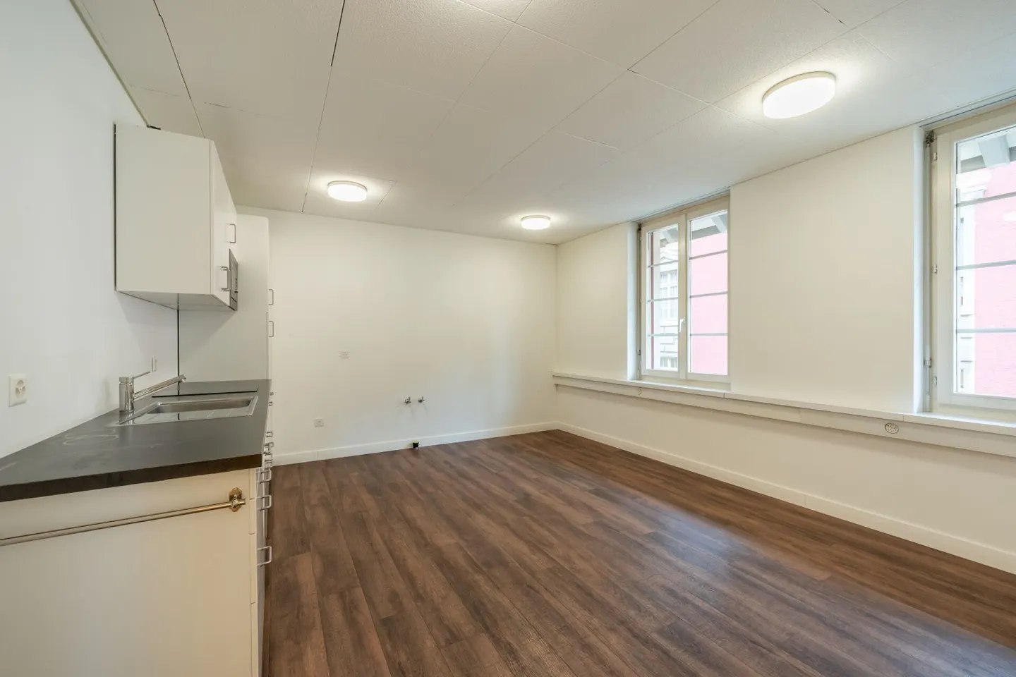 Environ 120 m2 de bureaux / salles de pratique dans la vieille ville d'Aarau - Photo 5 sur 10
