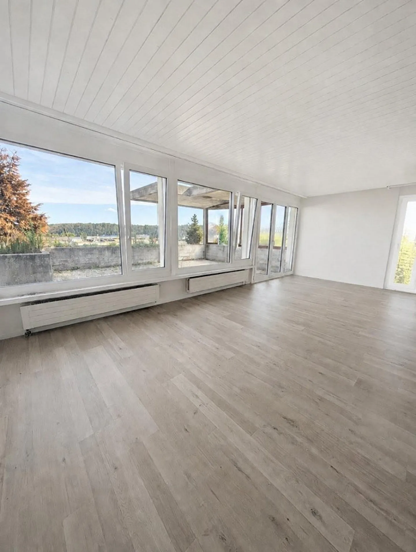 3.5-Zimmer-Terrassenwohnung mit 88 m² Terrasse & Weitsicht - Foto 2 von 9