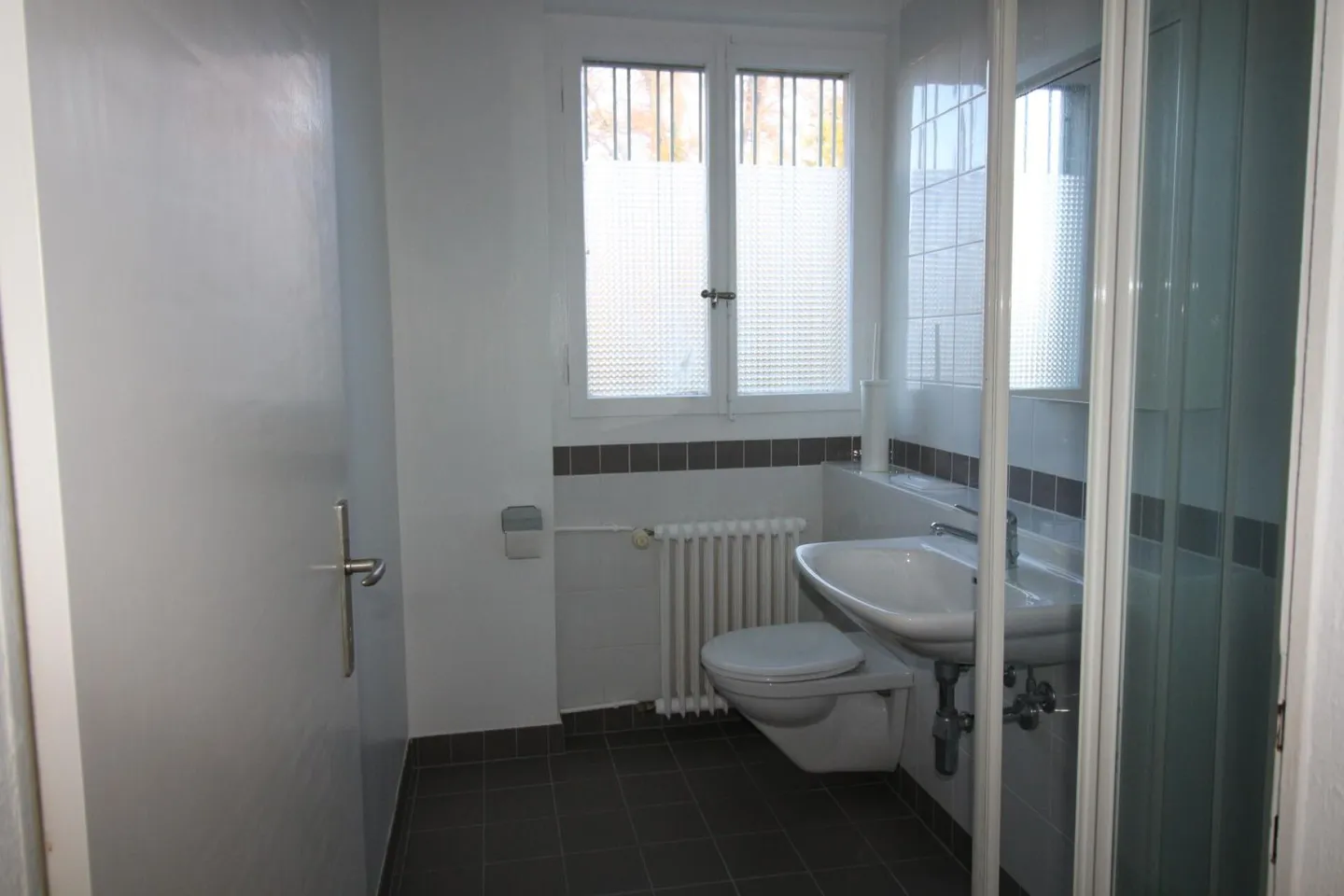 Charming Detached House in Anières - Photo 9 of 16