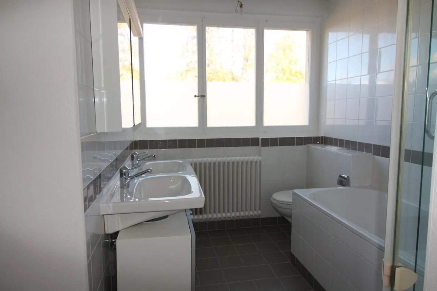 Charming Detached House in Anières - Photo 13 of 16