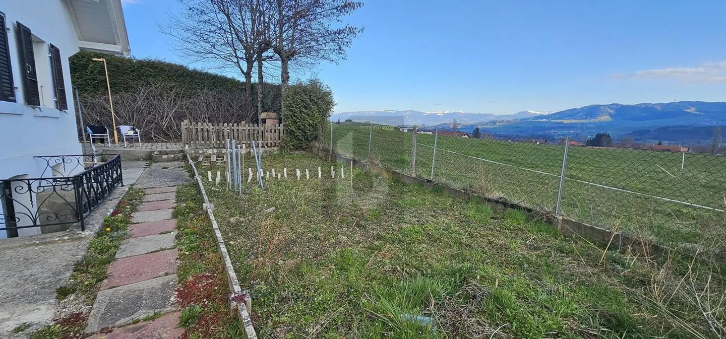 Casa indipendente con giardino - Foto 2 di 6
