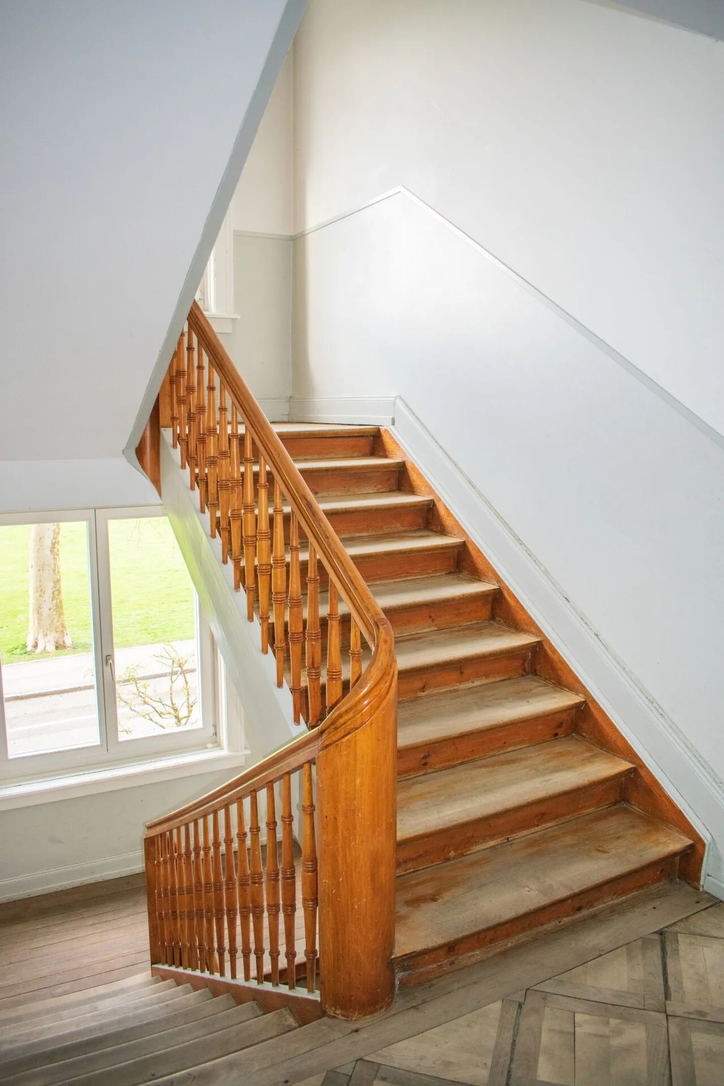 Appartamento d'epoca attraente con due balconi - Foto 8 di 12