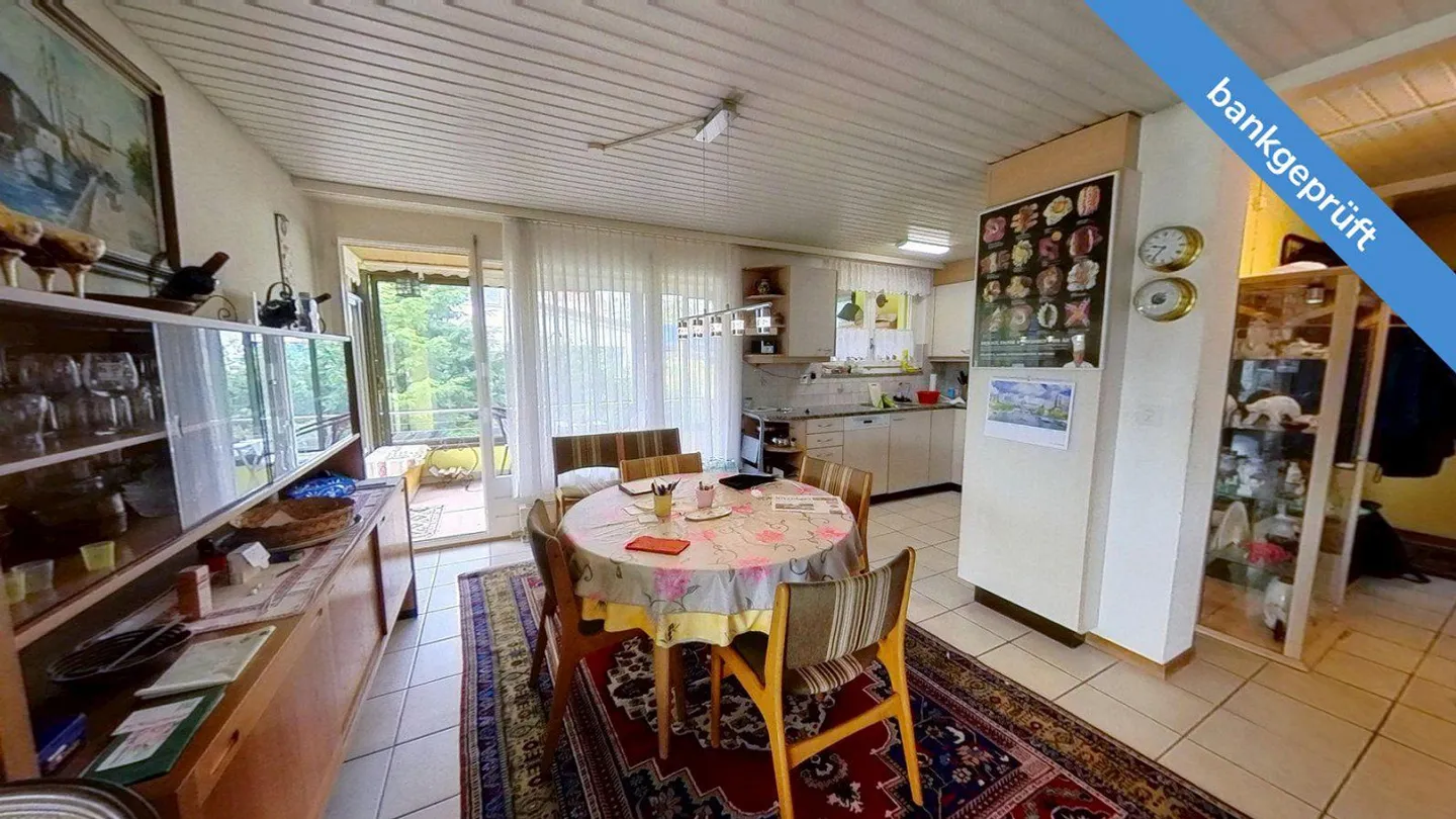 AgentSelly - Residential Gem with Winter Garden and Fireplace - Photo 3 of 13