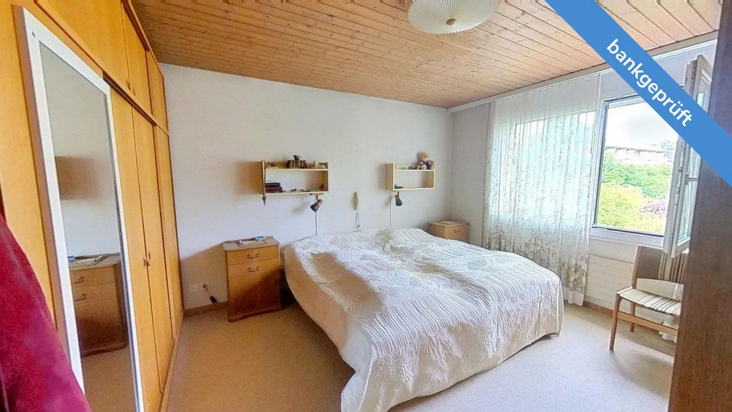 AgentSelly - Residential Gem with Winter Garden and Fireplace - Photo 7 of 13