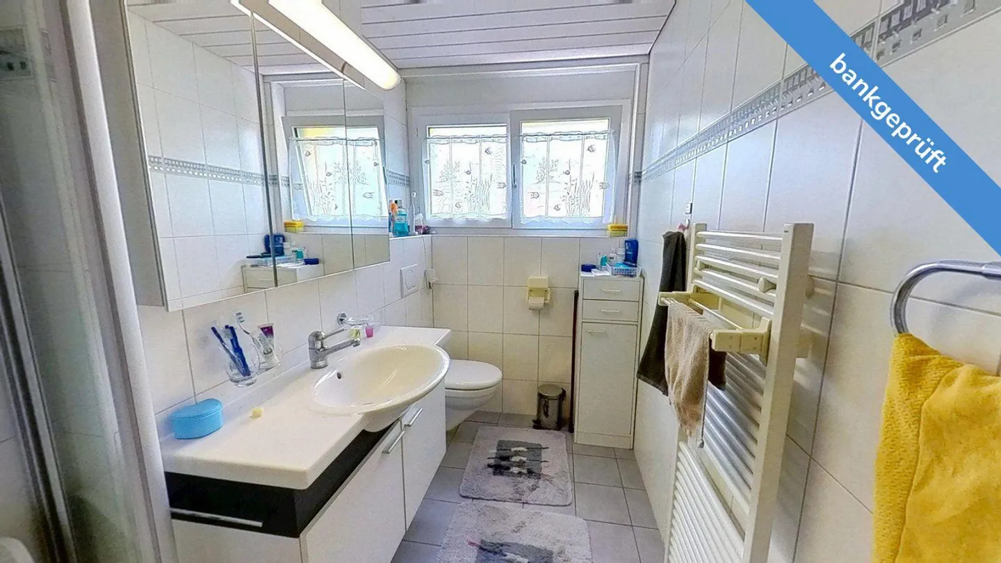 AgentSelly - Residential Gem with Winter Garden and Fireplace - Photo 8 of 13