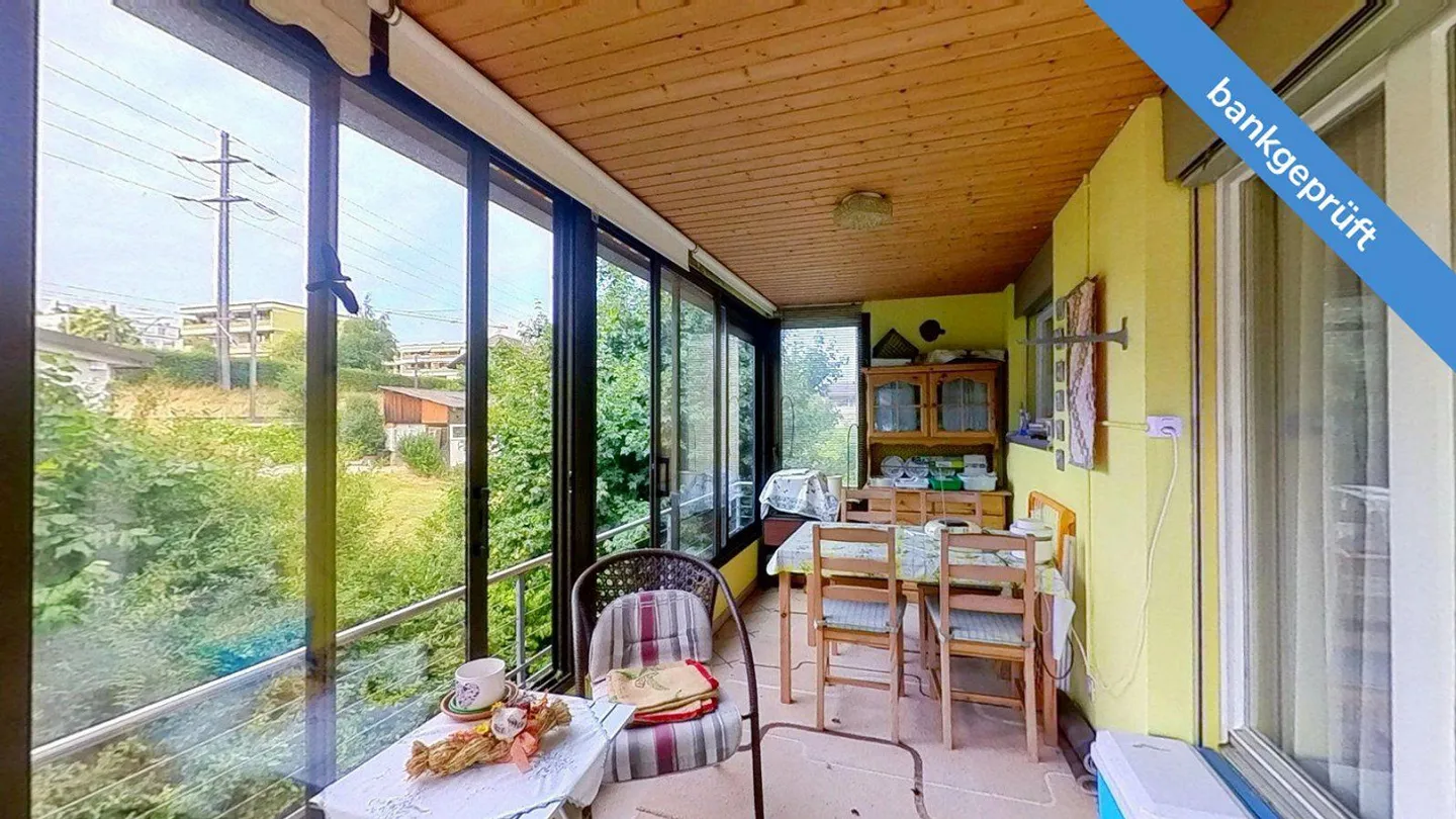 AgentSelly - Residential Gem with Winter Garden and Fireplace - Photo 9 of 13