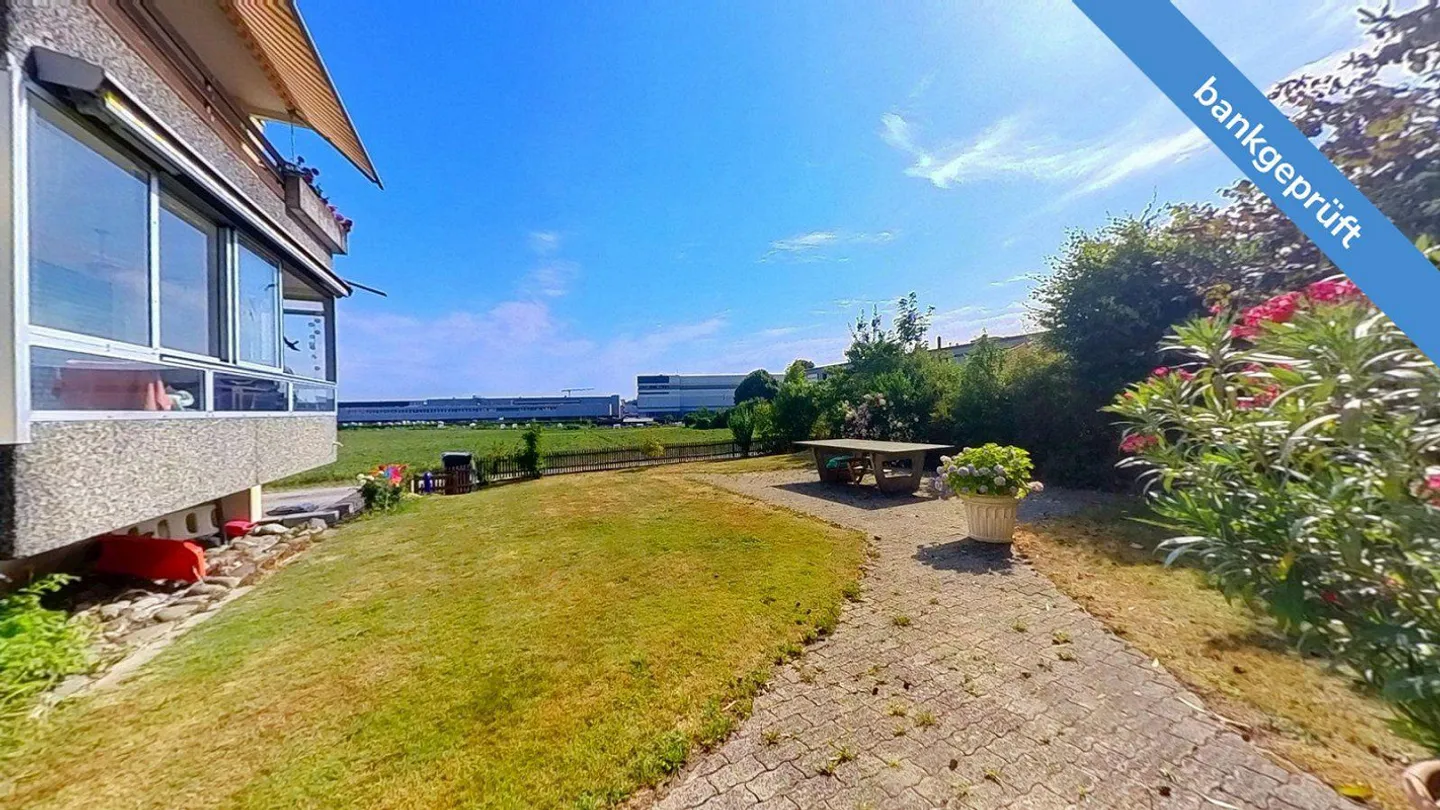 AgentSelly - Residential Gem with Winter Garden and Fireplace - Photo 10 of 13