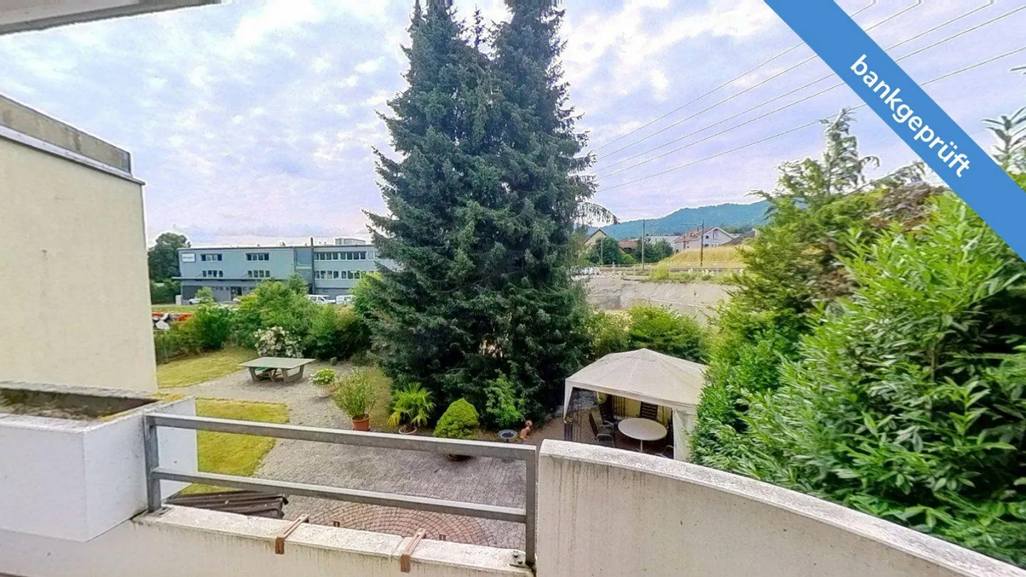 AgentSelly - Residential Gem with Winter Garden and Fireplace - Photo 11 of 13