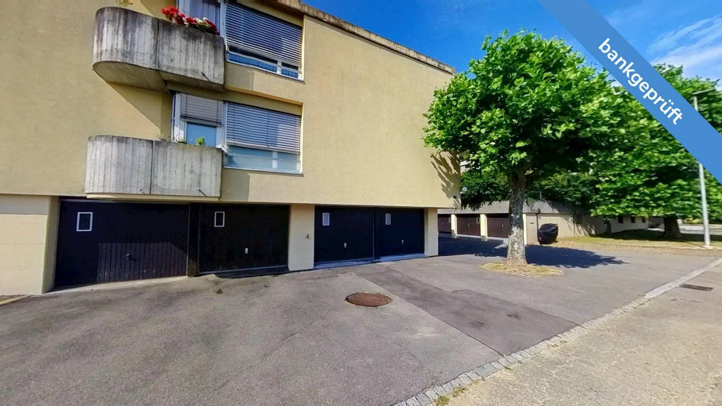 AgentSelly - Residential Gem with Winter Garden and Fireplace - Photo 12 of 13