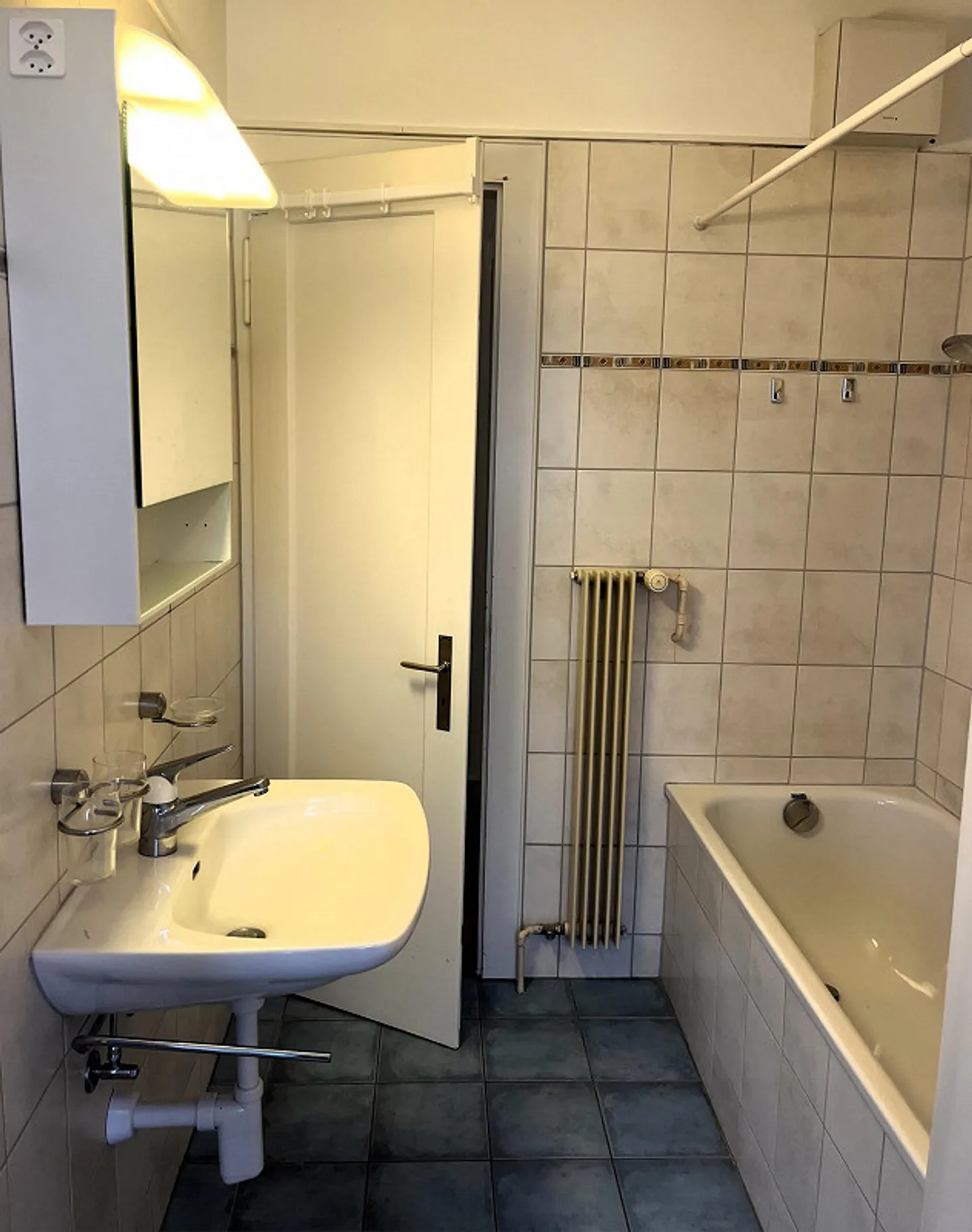 Charming 6-room maisonette apartment in a historic building - Photo 5 of 13