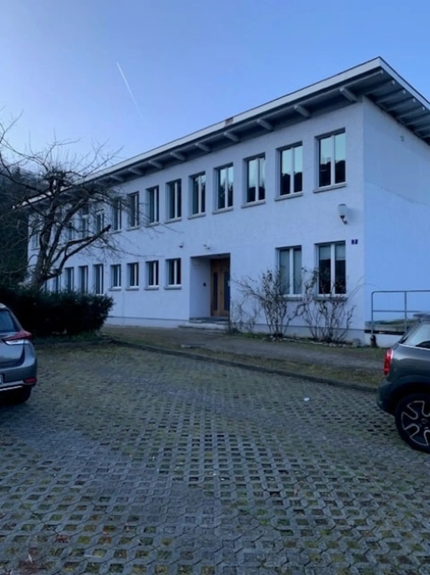 Versatile office building for rent in Soodring Adliswil - Photo 2 of 11