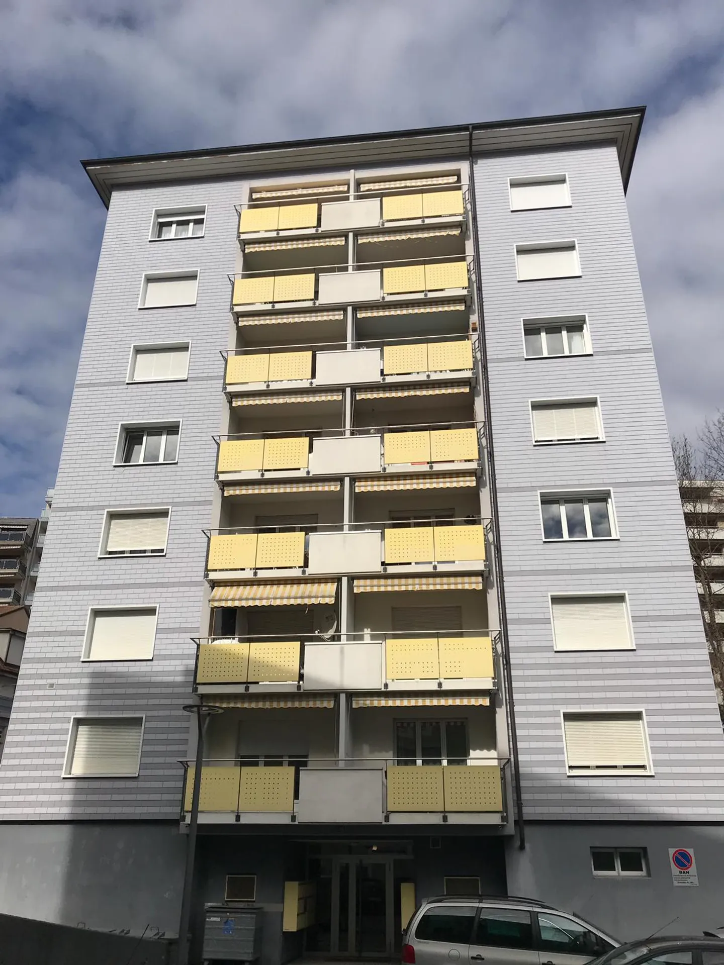 Appartement spacieux rénové - Photo 1 sur 5