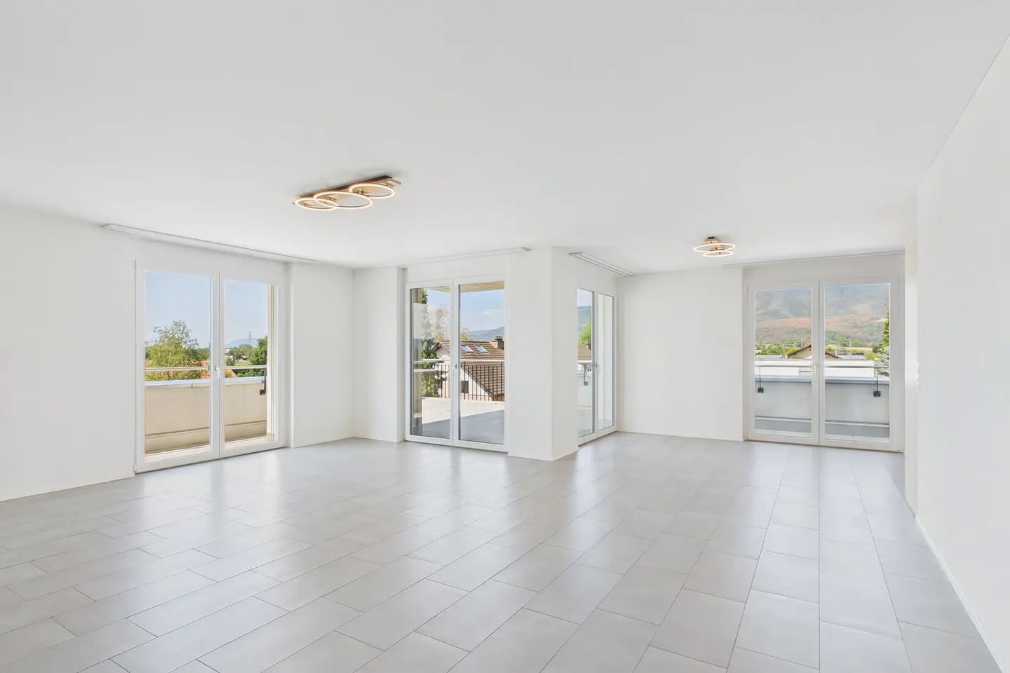 Modern 4-room penthouse apartment in new building in Gampelen - Photo 4 of 12