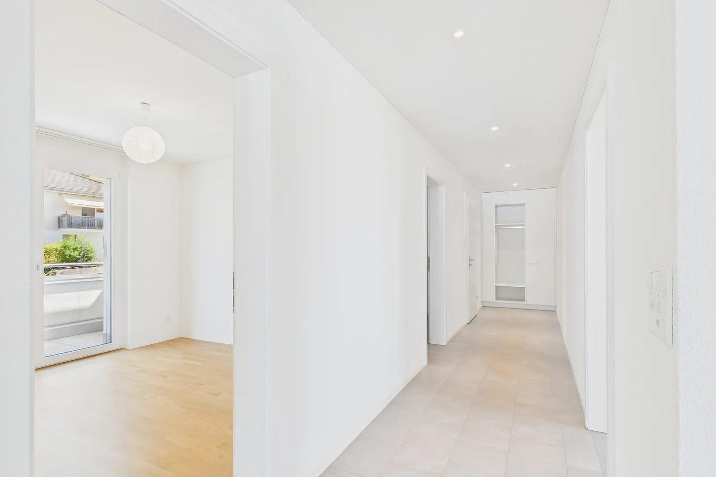 Modern 4-room penthouse apartment in new building in Gampelen - Photo 7 of 12