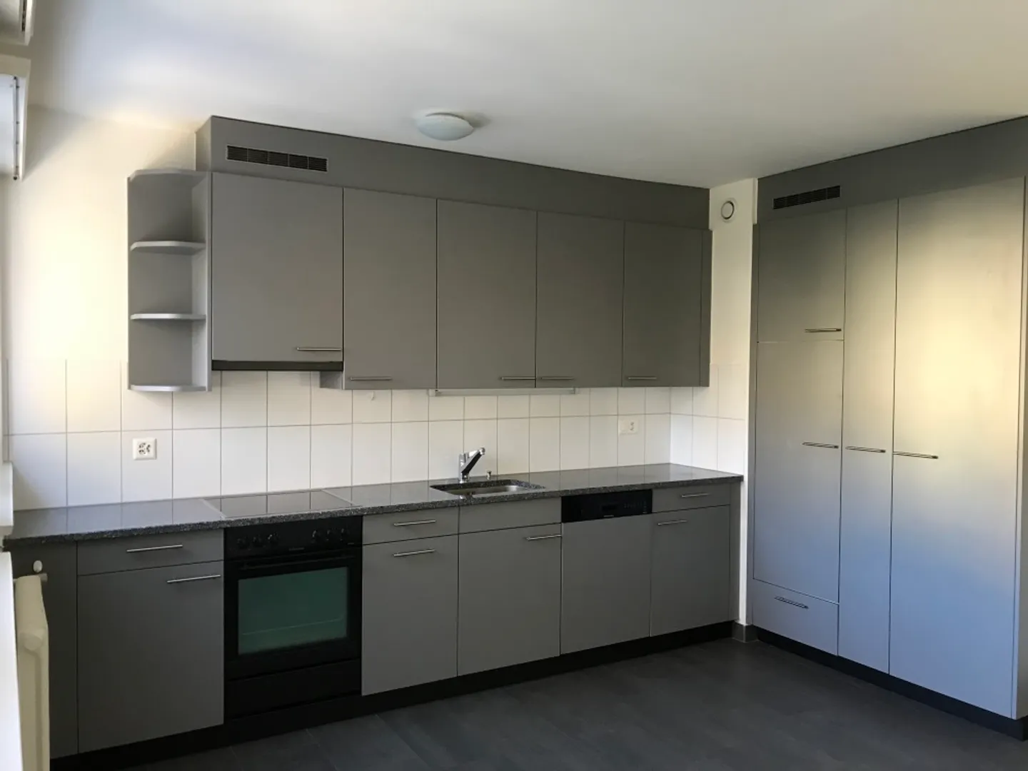 Appartement spacieux rénové - Photo 3 sur 5