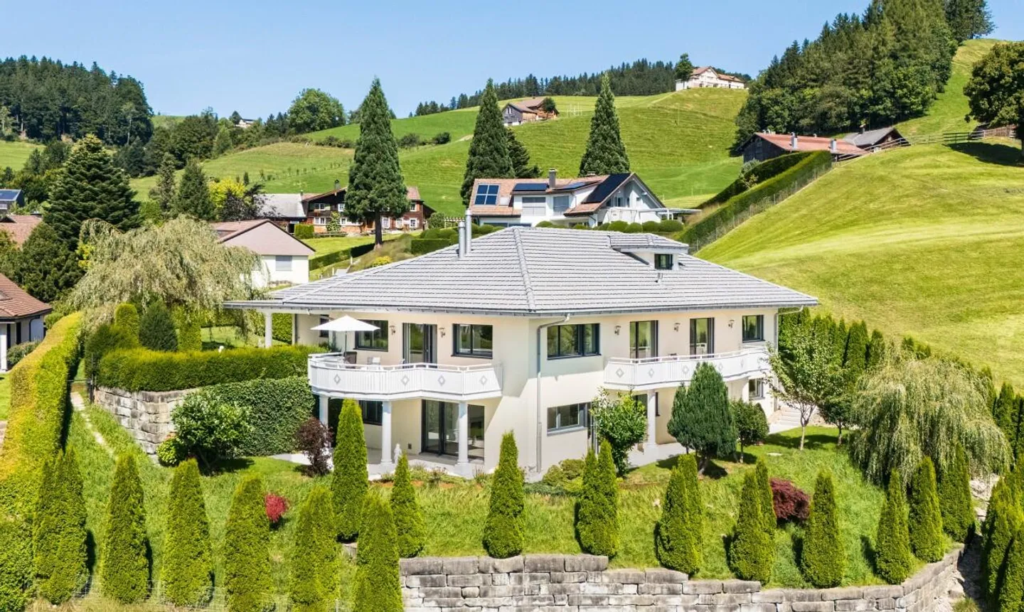 Villa exclusive avec vue spectaculaire et finitions haut de gamme - Photo 3 sur 11