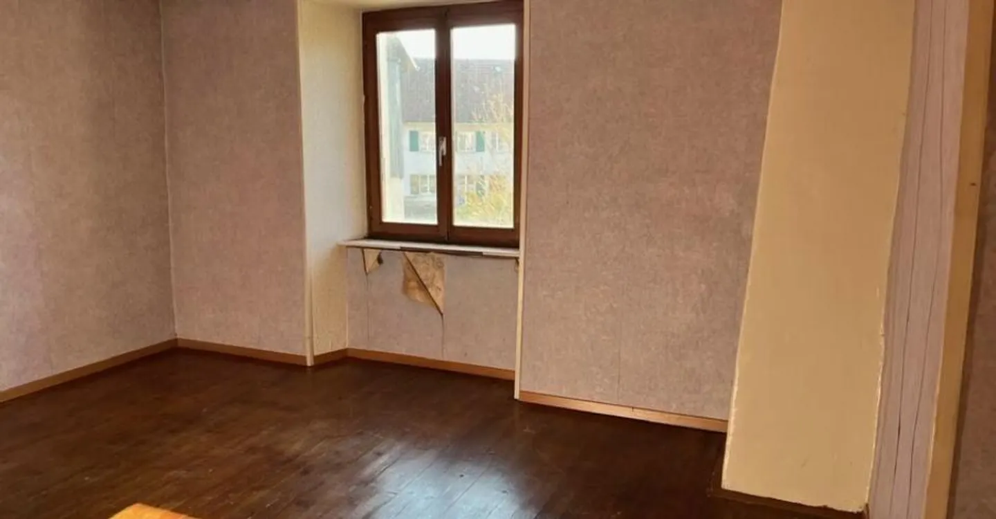 For sale charming small house of 5.5 rooms to renovate in Bonfol - Photo 7 of 13