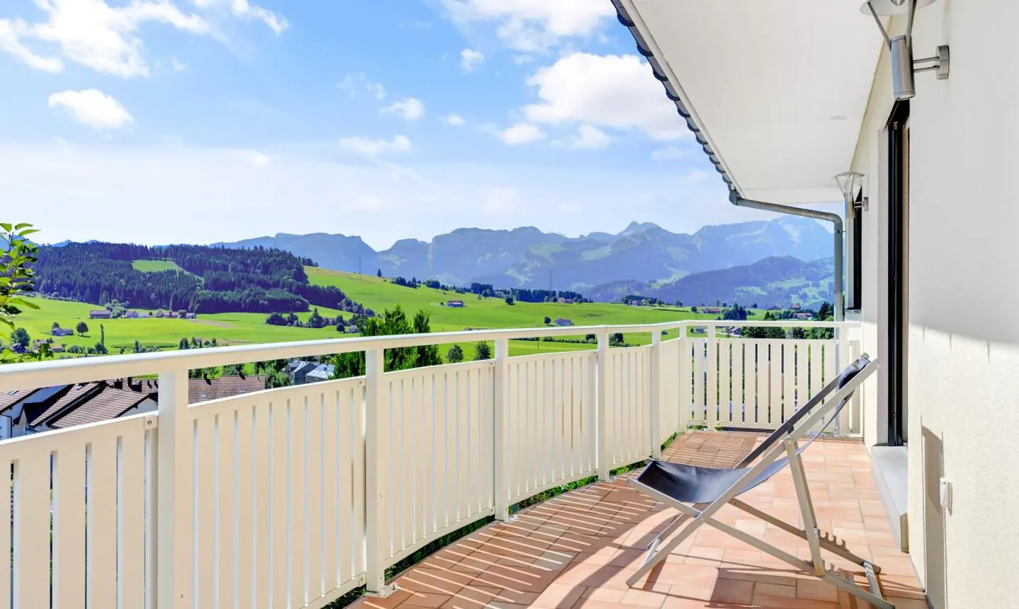 Villa exclusive avec vue spectaculaire et finitions haut de gamme - Photo 5 sur 11