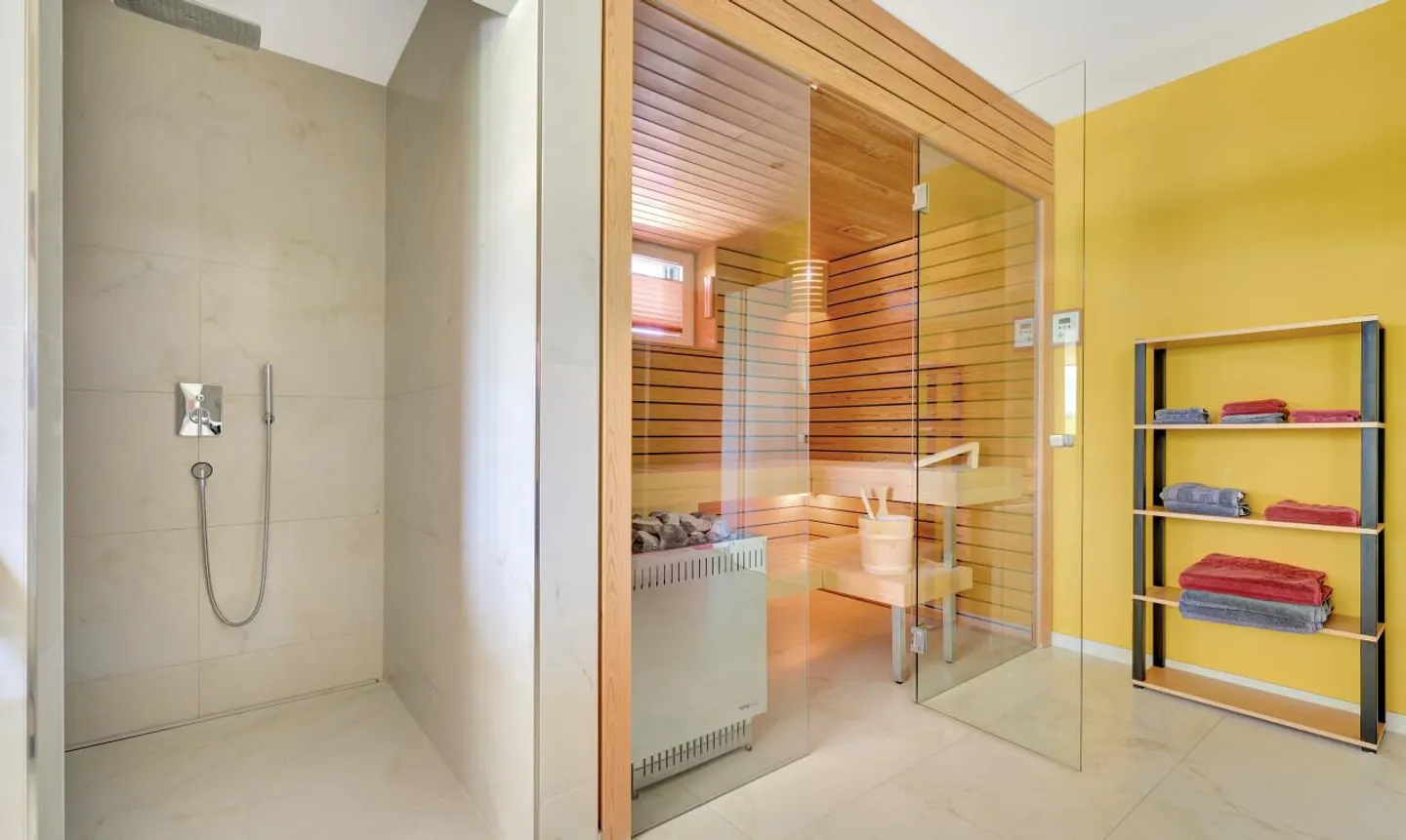 Villa exclusive avec vue spectaculaire et finitions haut de gamme - Photo 8 sur 11