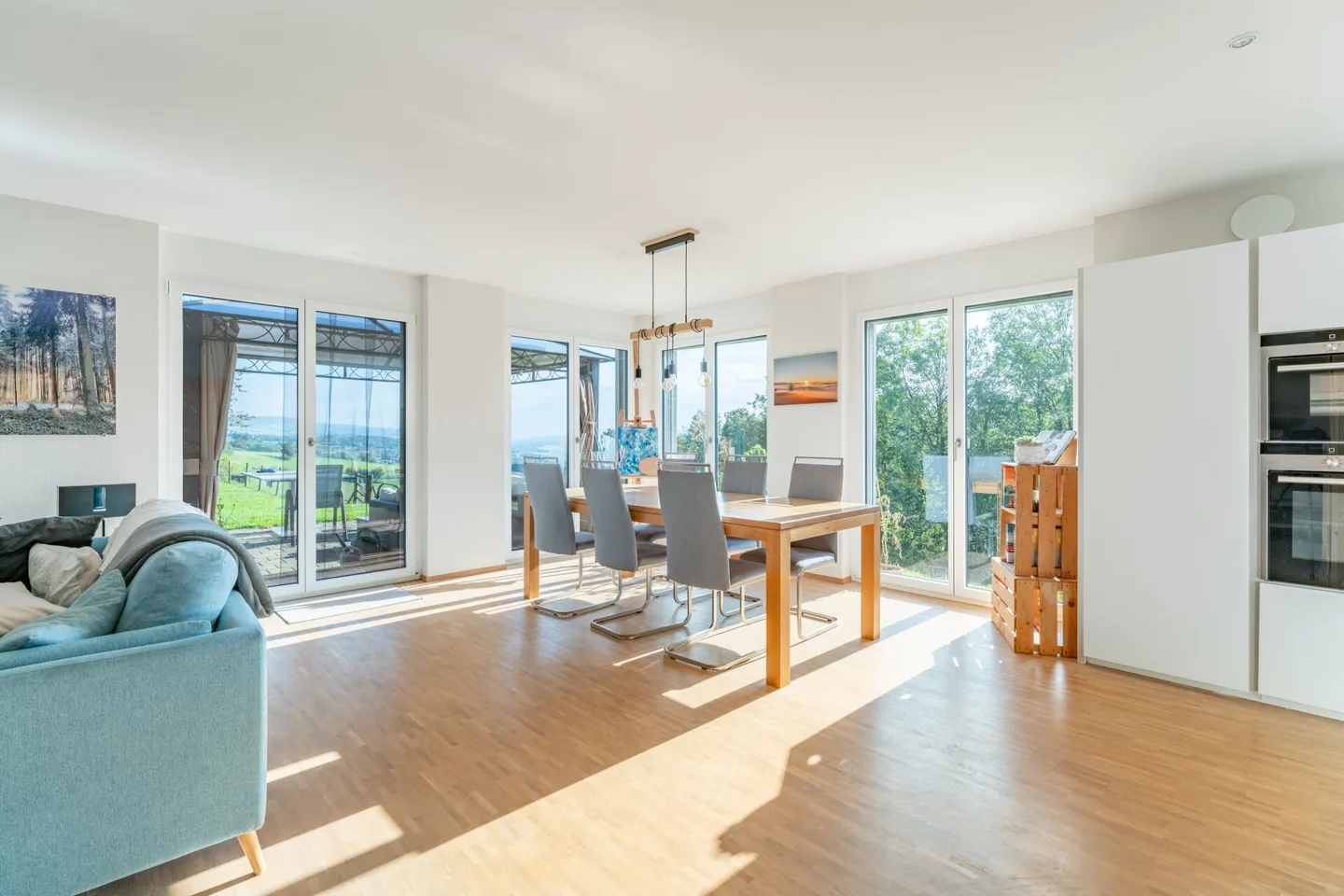 Real estate gem in Seengen with two 5.5-room house parts in the green with lake view - Photo 9 of 15