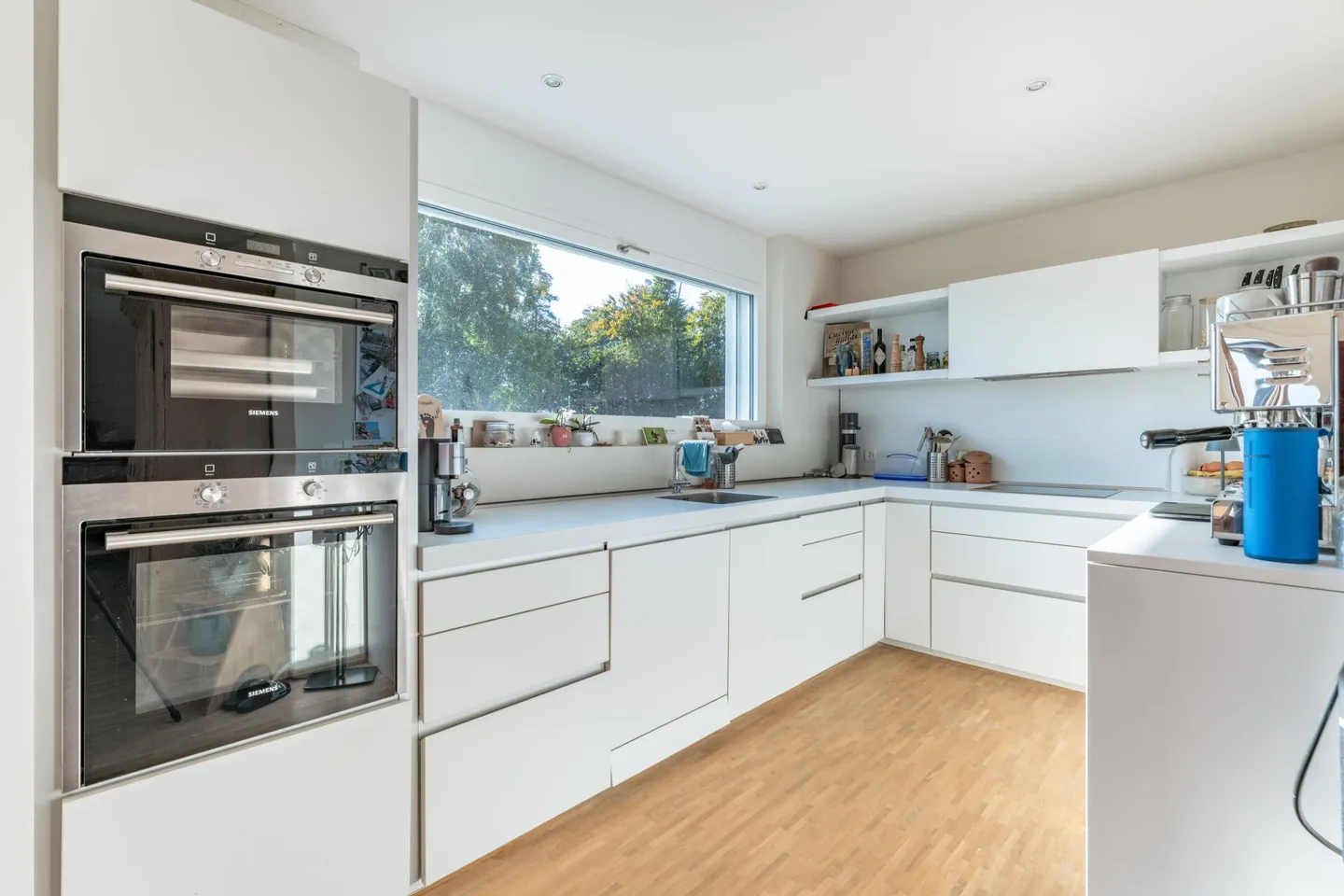 Real estate gem in Seengen with two 5.5-room house parts in the green with lake view - Photo 10 of 15