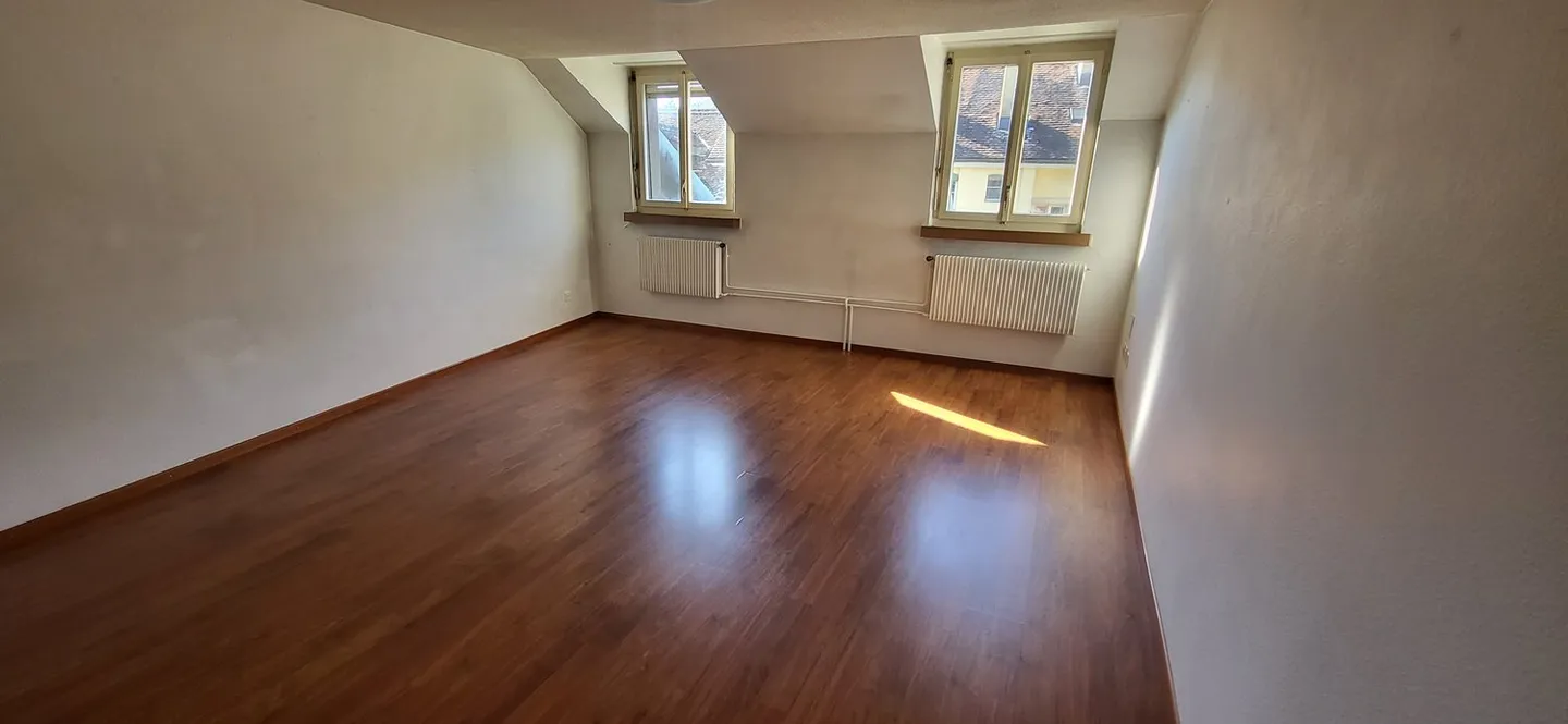 Appartement 1 pièce, 4ème étage, dans le style rétro au cœur de la vieille ville de Bienne - Photo 1 sur 15