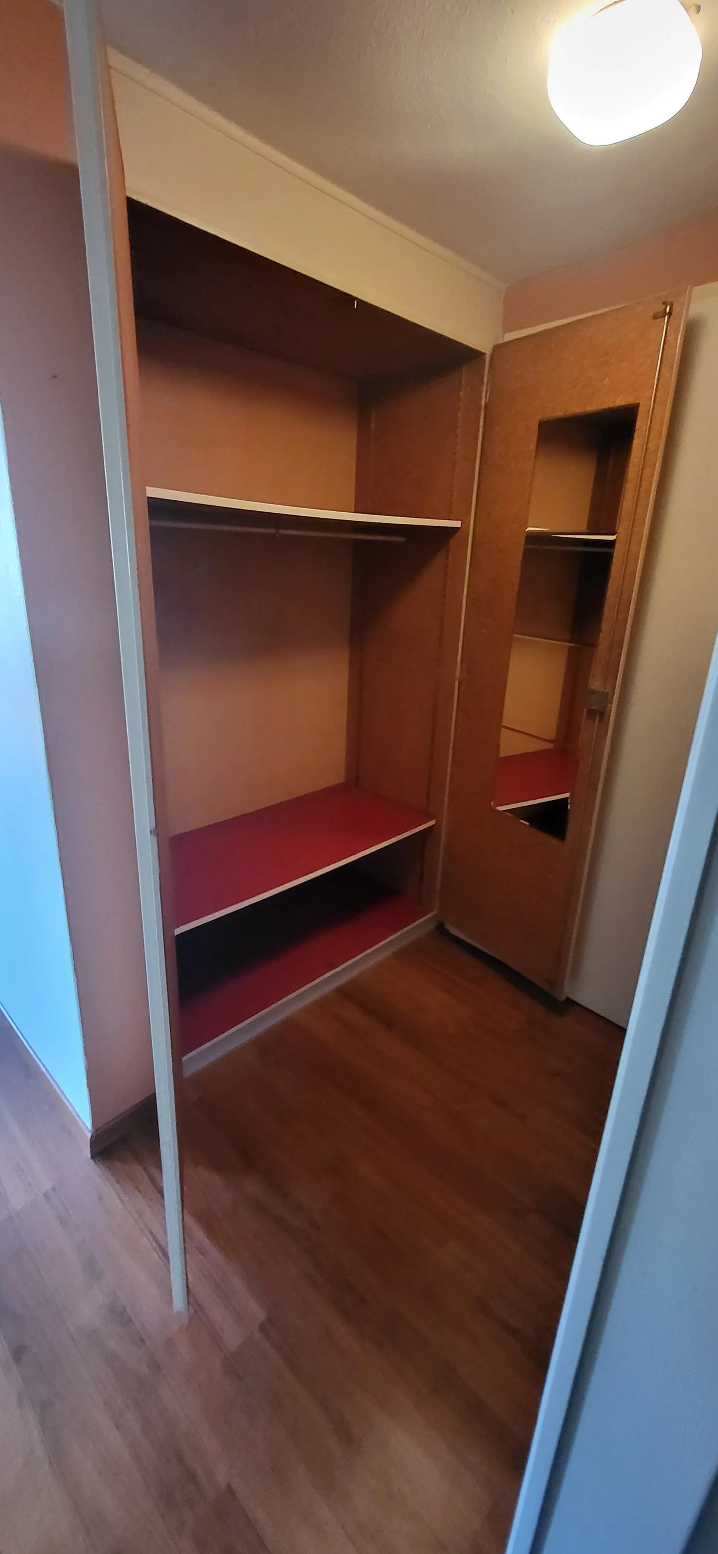 Appartement 1 pièce, 4ème étage, dans le style rétro au cœur de la vieille ville de Bienne - Photo 3 sur 15