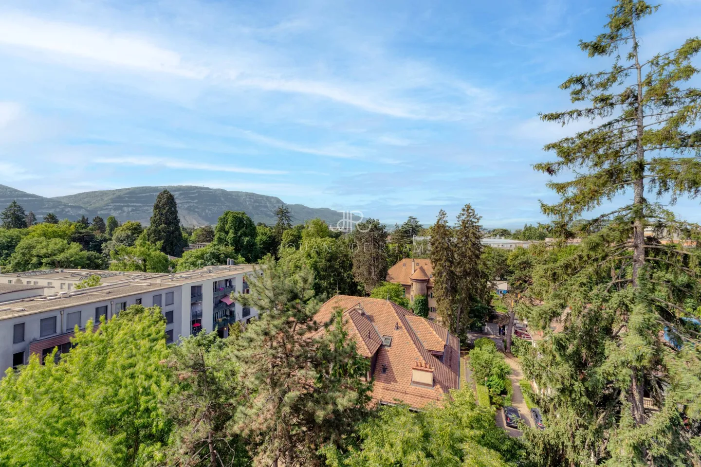 Cologny | 4-room penthouse apartment with stunning views - Photo 3 of 11
