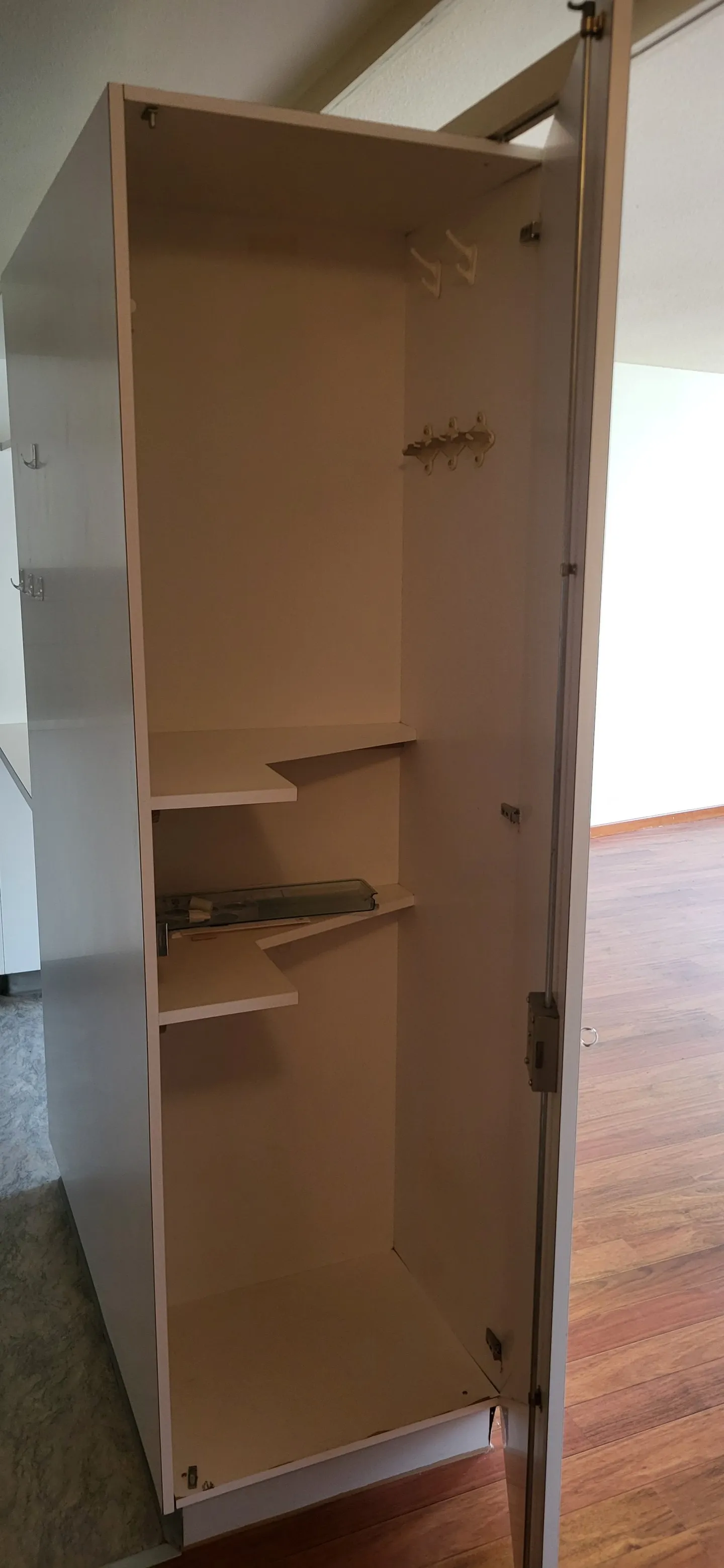 Appartement 1 pièce, 4ème étage, dans le style rétro au cœur de la vieille ville de Bienne - Photo 5 sur 15