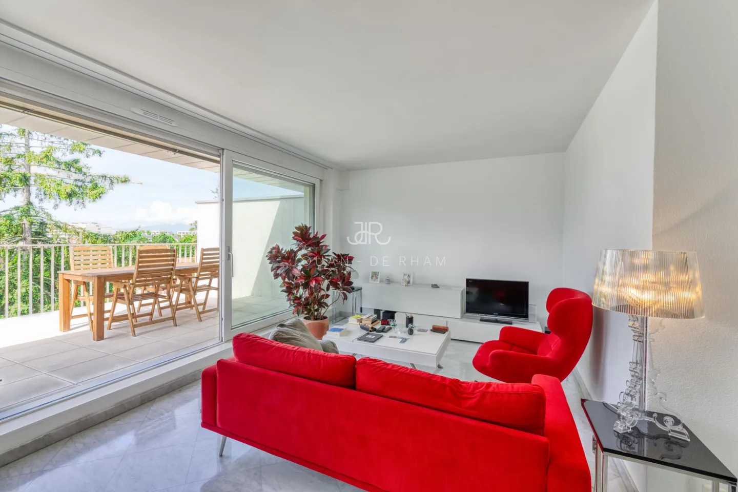 Cologny | 4-room penthouse apartment with stunning views - Photo 4 of 11