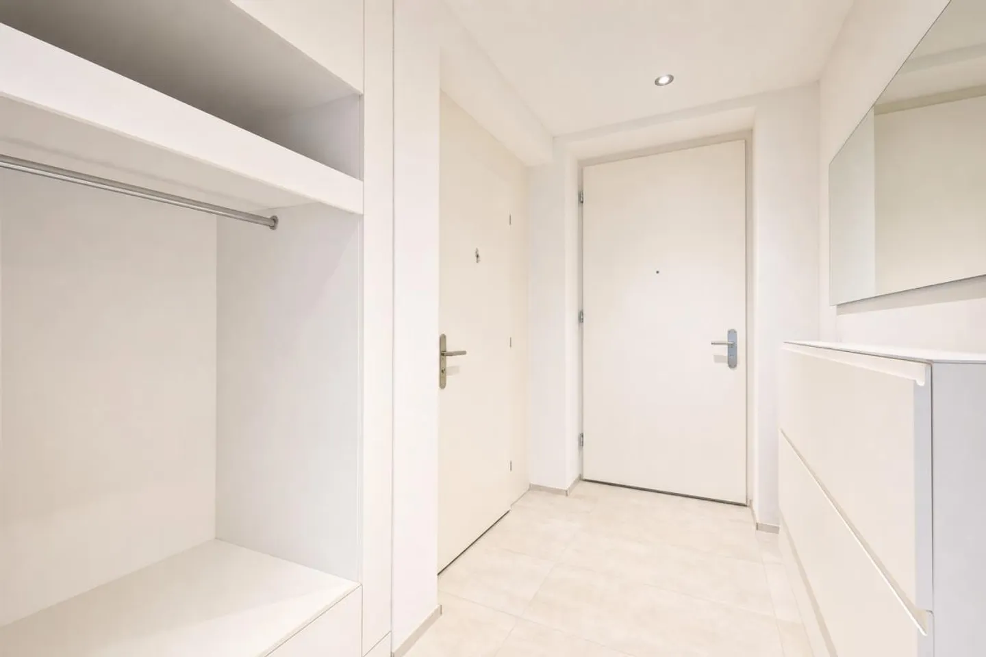 Modern condominium in a prime location with two parking spaces - Photo 2 of 22