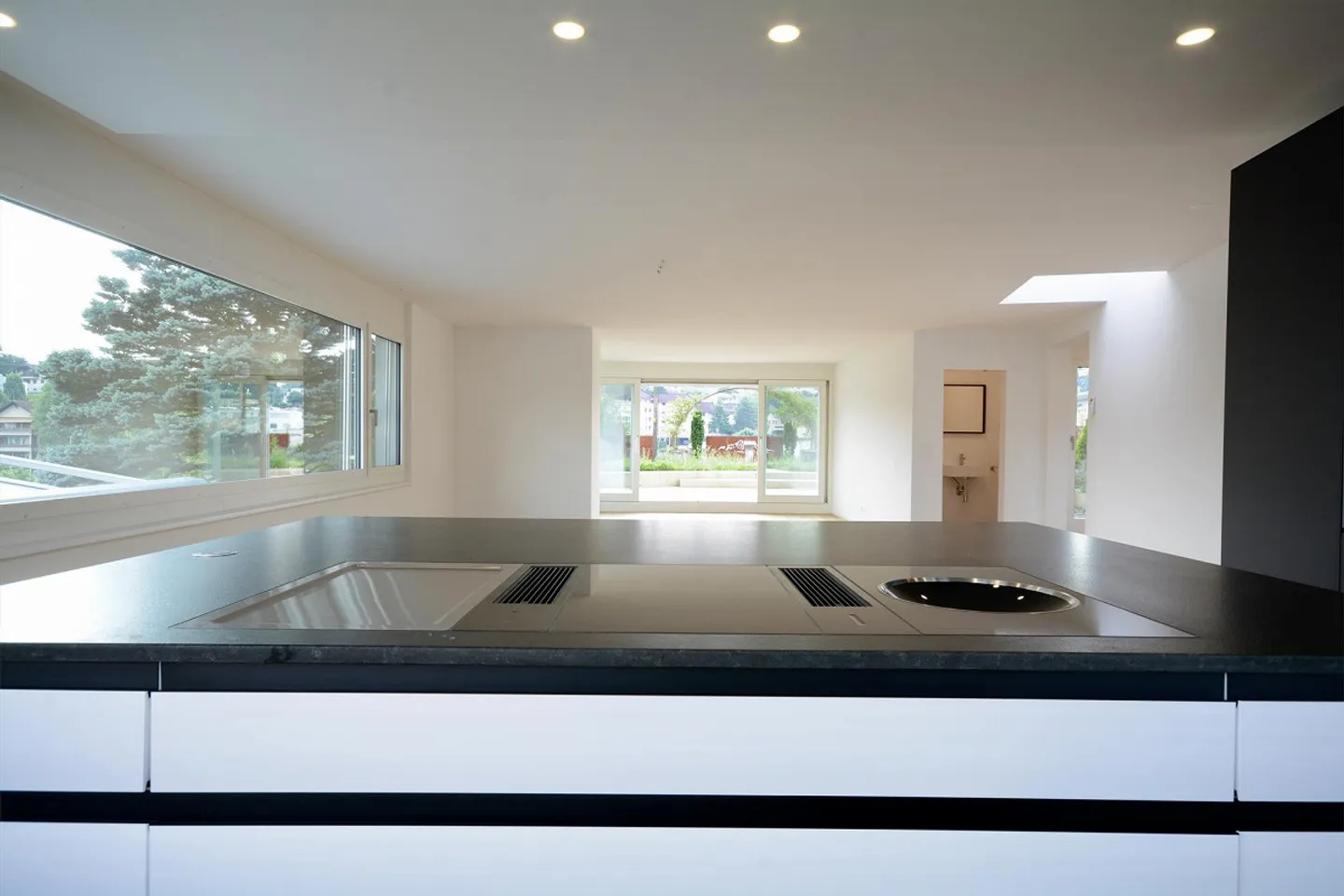 New Penthouse Apartment - Photo 5 of 12