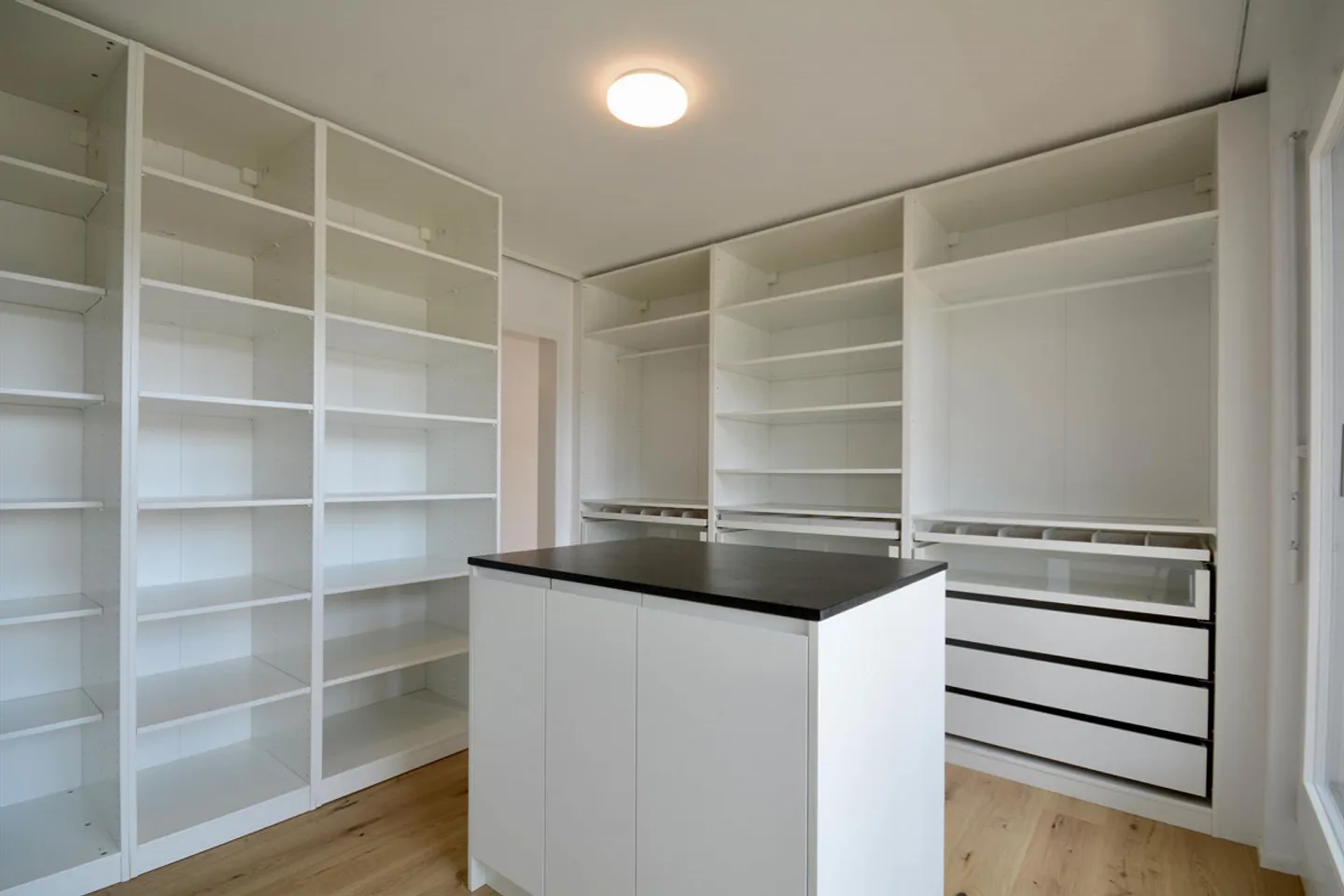 New Penthouse Apartment - Photo 7 of 12