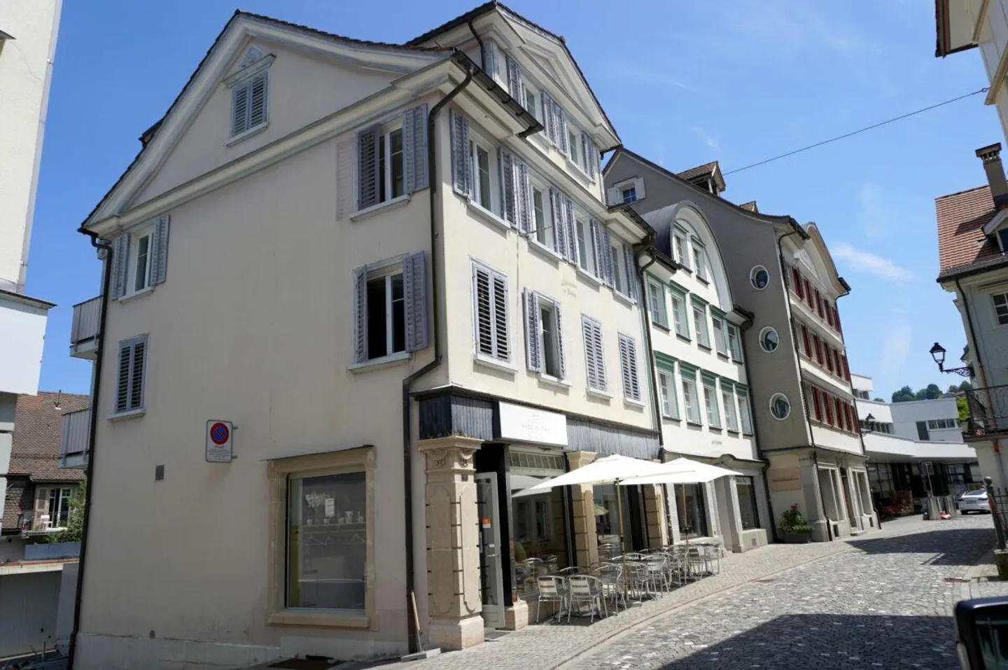 Wohnhaus mit drei Einheiten und Klein-Restaurant - Foto 1 von 18