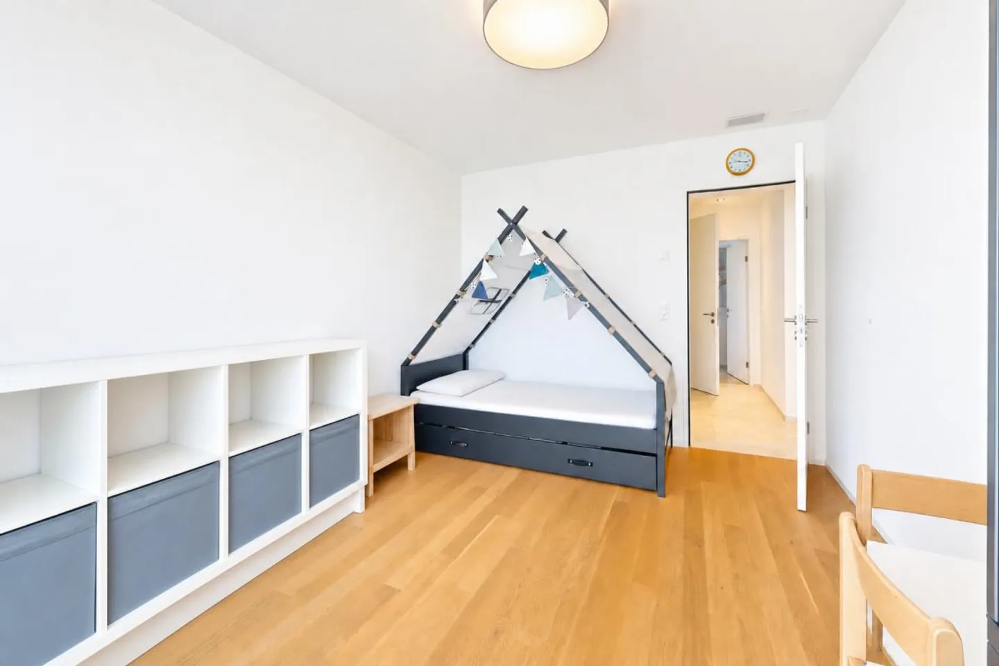 Modern condominium in a prime location with two parking spaces - Photo 7 of 22