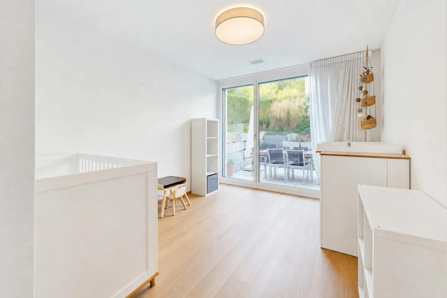 Modern condominium in a prime location with two parking spaces - Photo 8 of 22