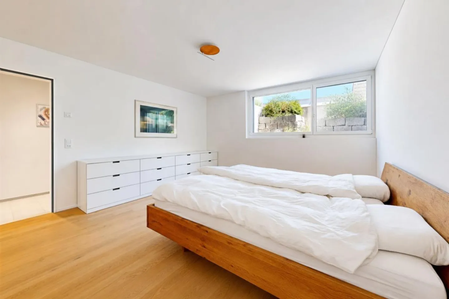 Modern condominium in a prime location with two parking spaces - Photo 10 of 22