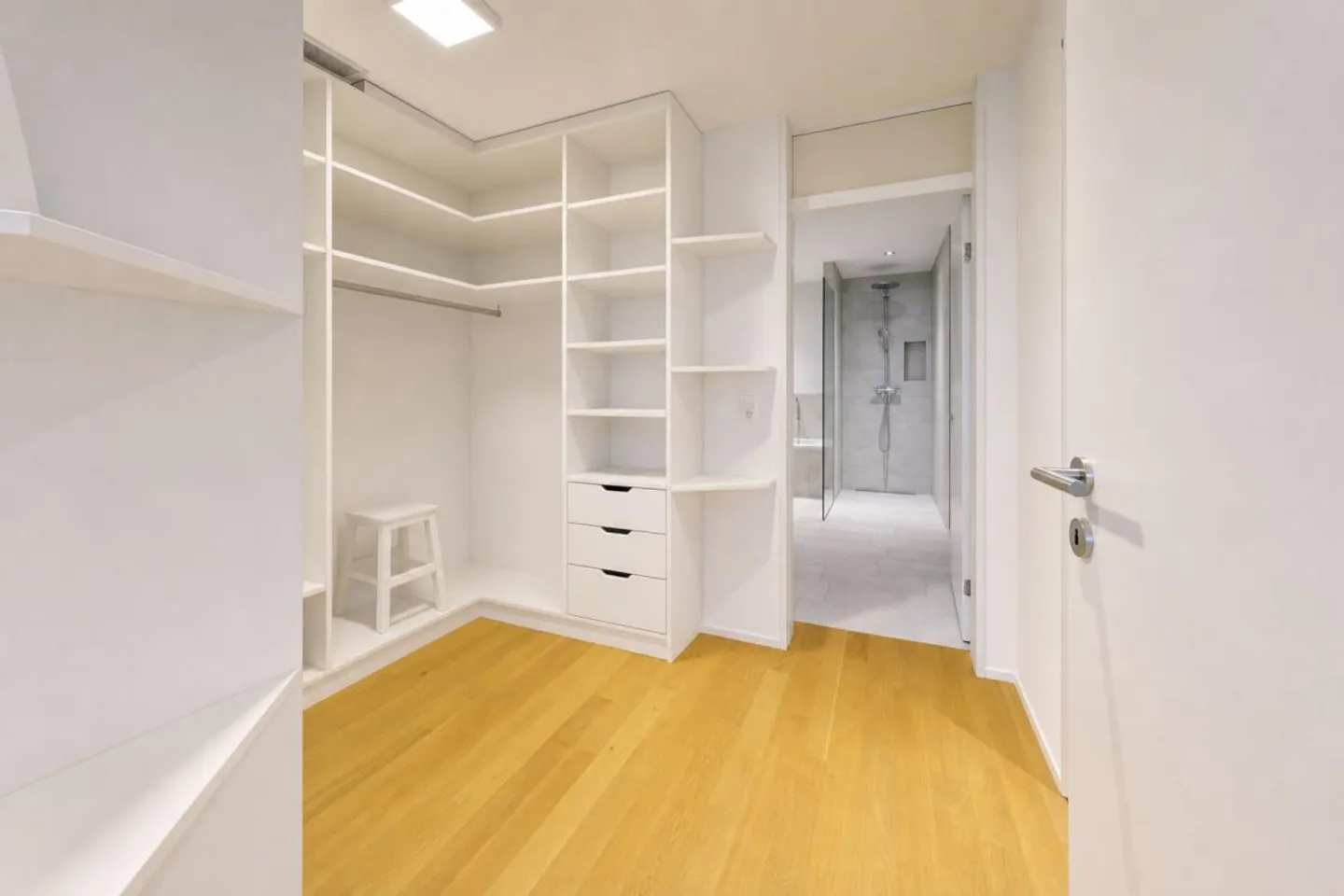 Modern condominium in a prime location with two parking spaces - Photo 11 of 22