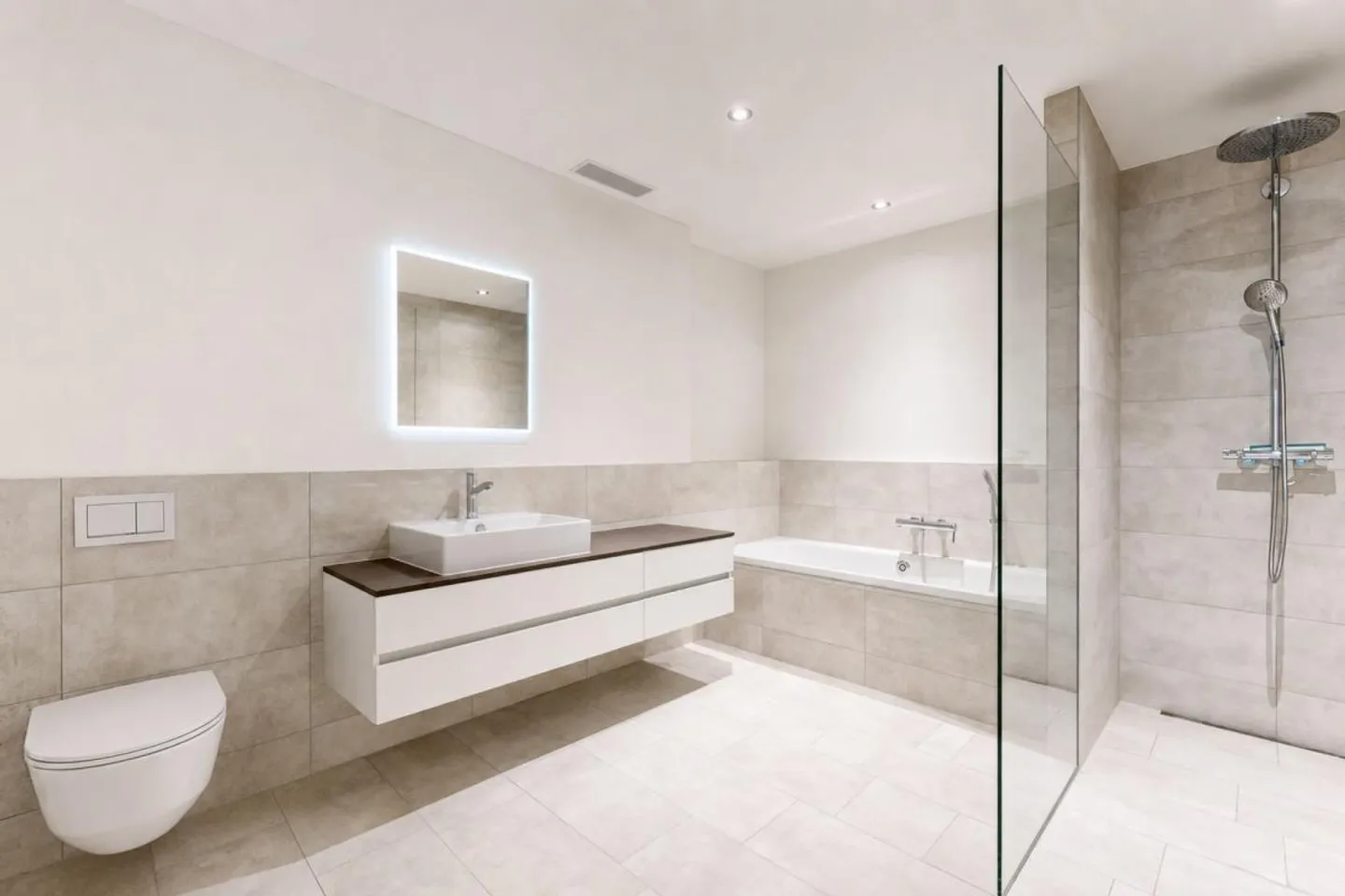 Modern condominium in a prime location with two parking spaces - Photo 12 of 22