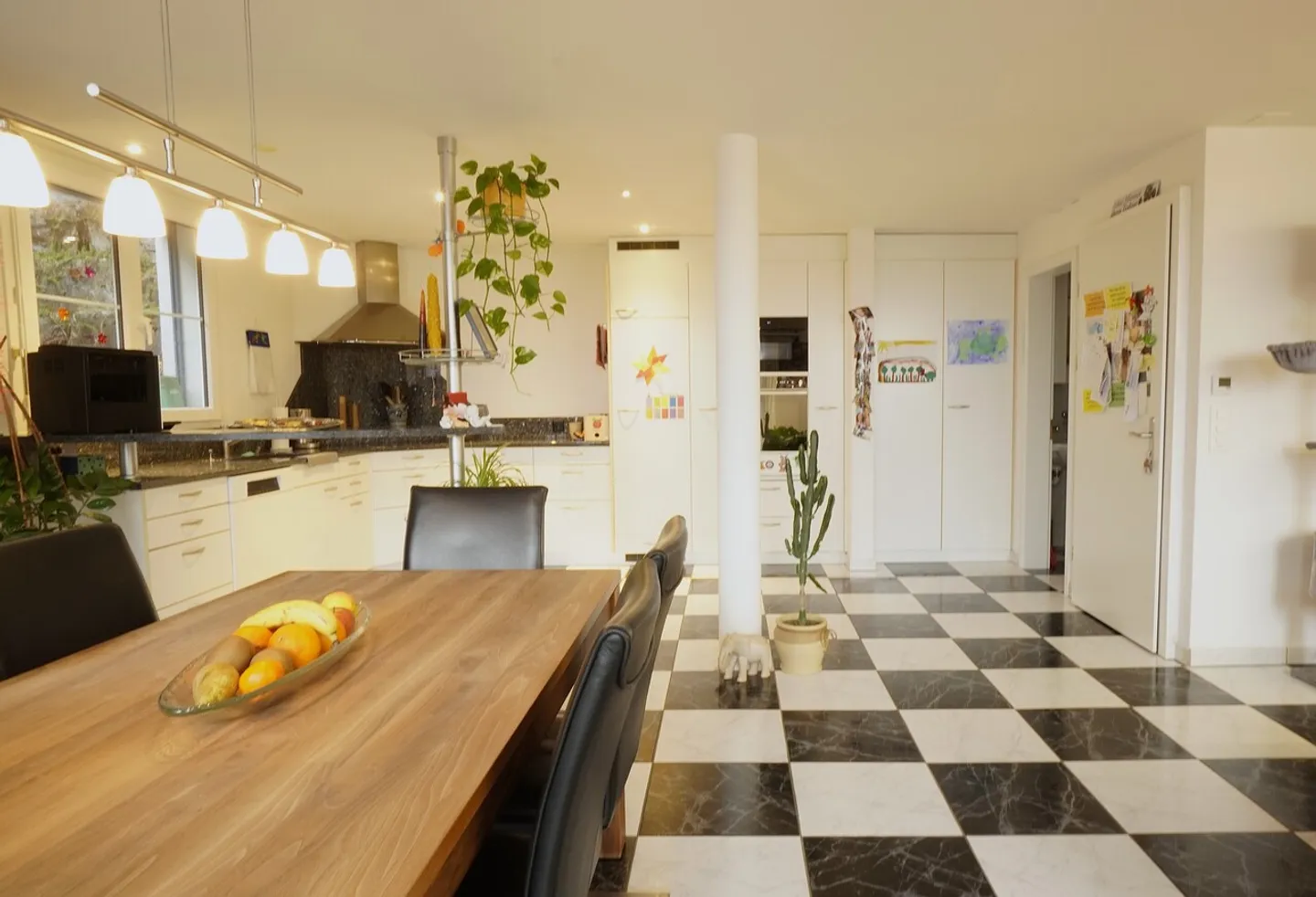 Versatile semi-detached single-family house with studio; plenty of space to live - Photo 4 of 17