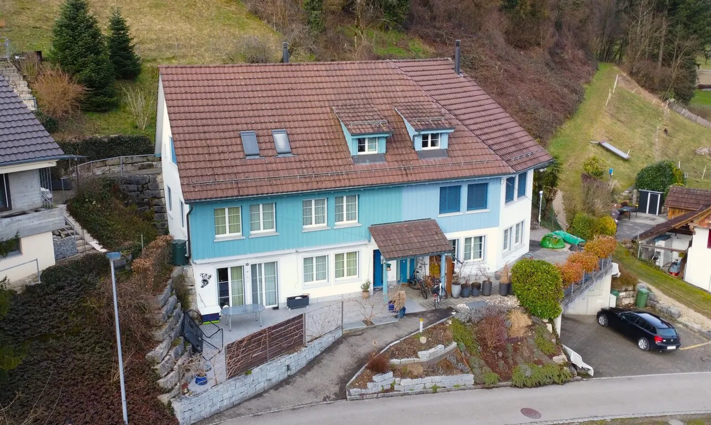 Versatile semi-detached single-family house with studio; plenty of space to live - Photo 1 of 17