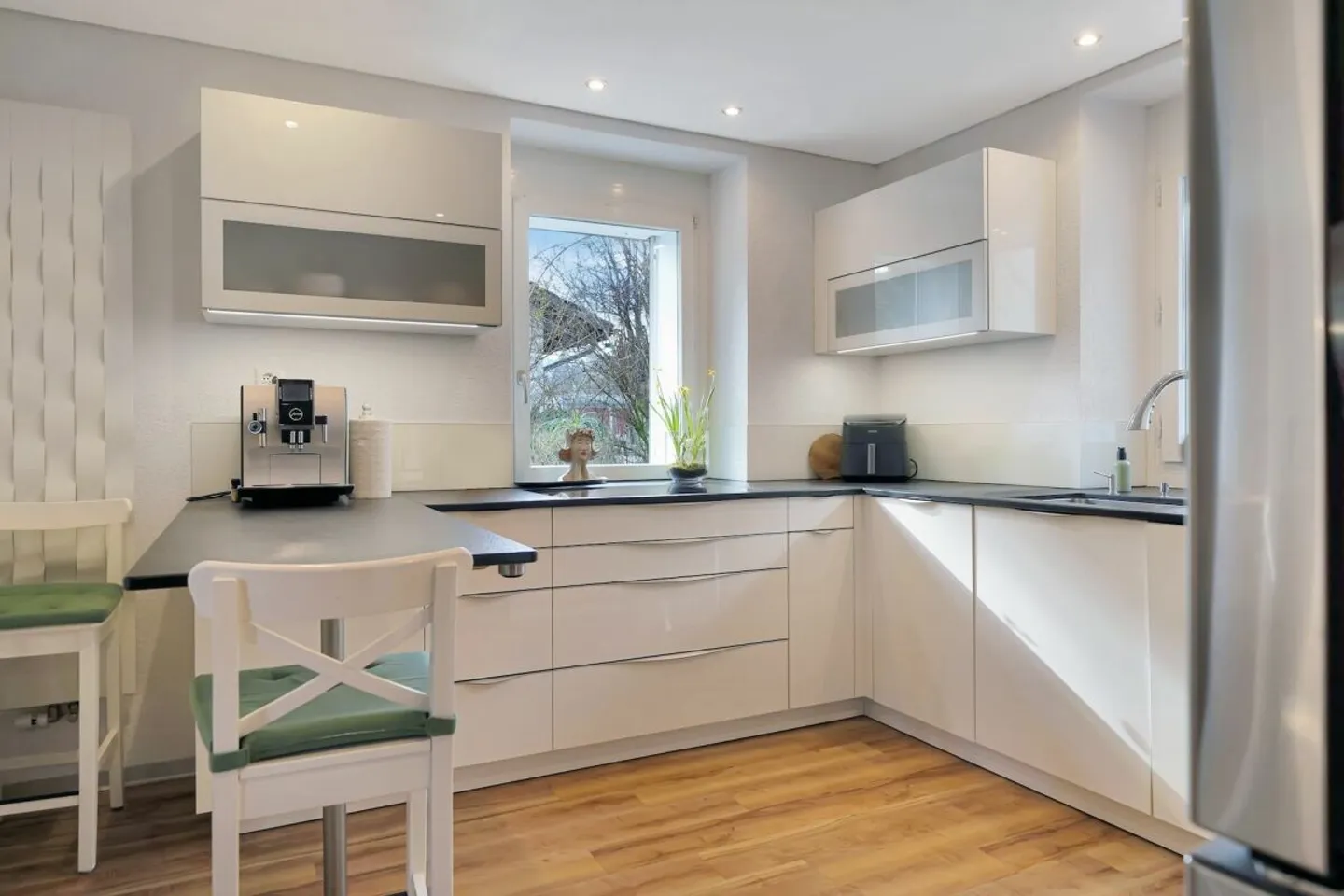 Majestic Property in Prime Location with Large Apartment and Dream Garden - Photo 6 of 16