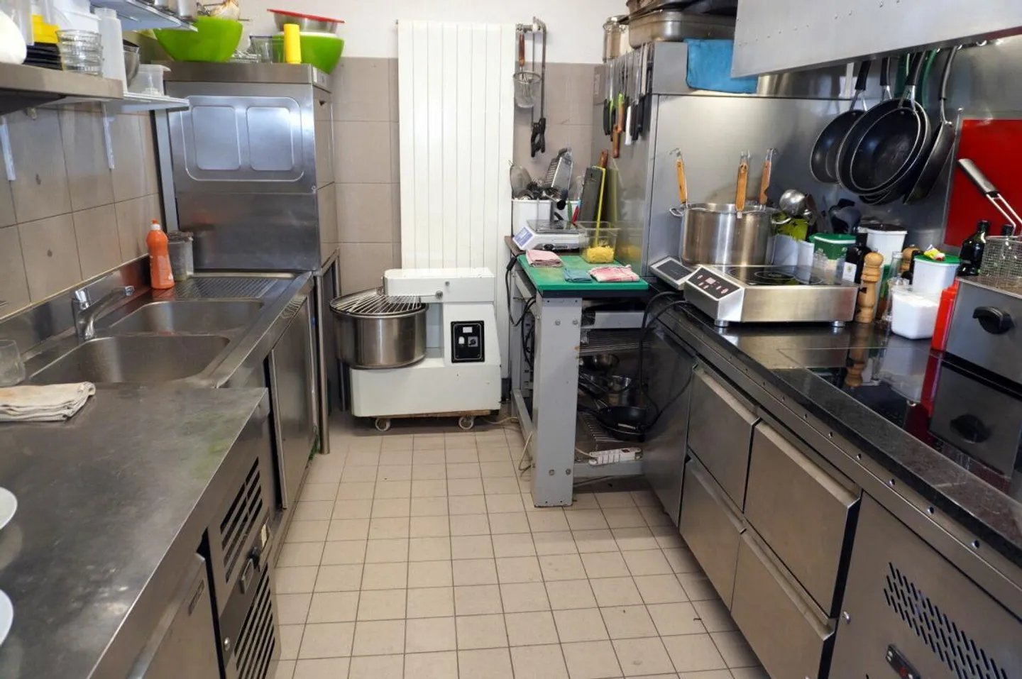Wohnhaus mit drei Einheiten und Klein-Restaurant - Foto 5 von 18